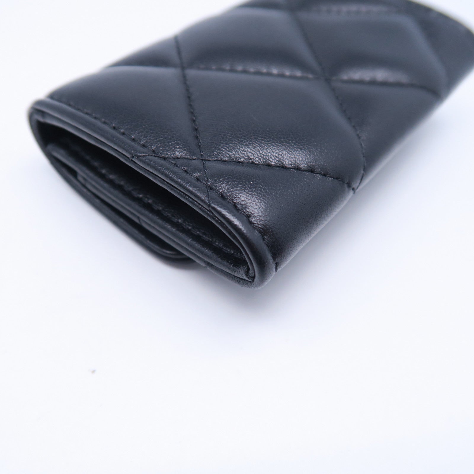 CHANEL 菱格羊皮皮革Chanel 19金扣卡片套黑色