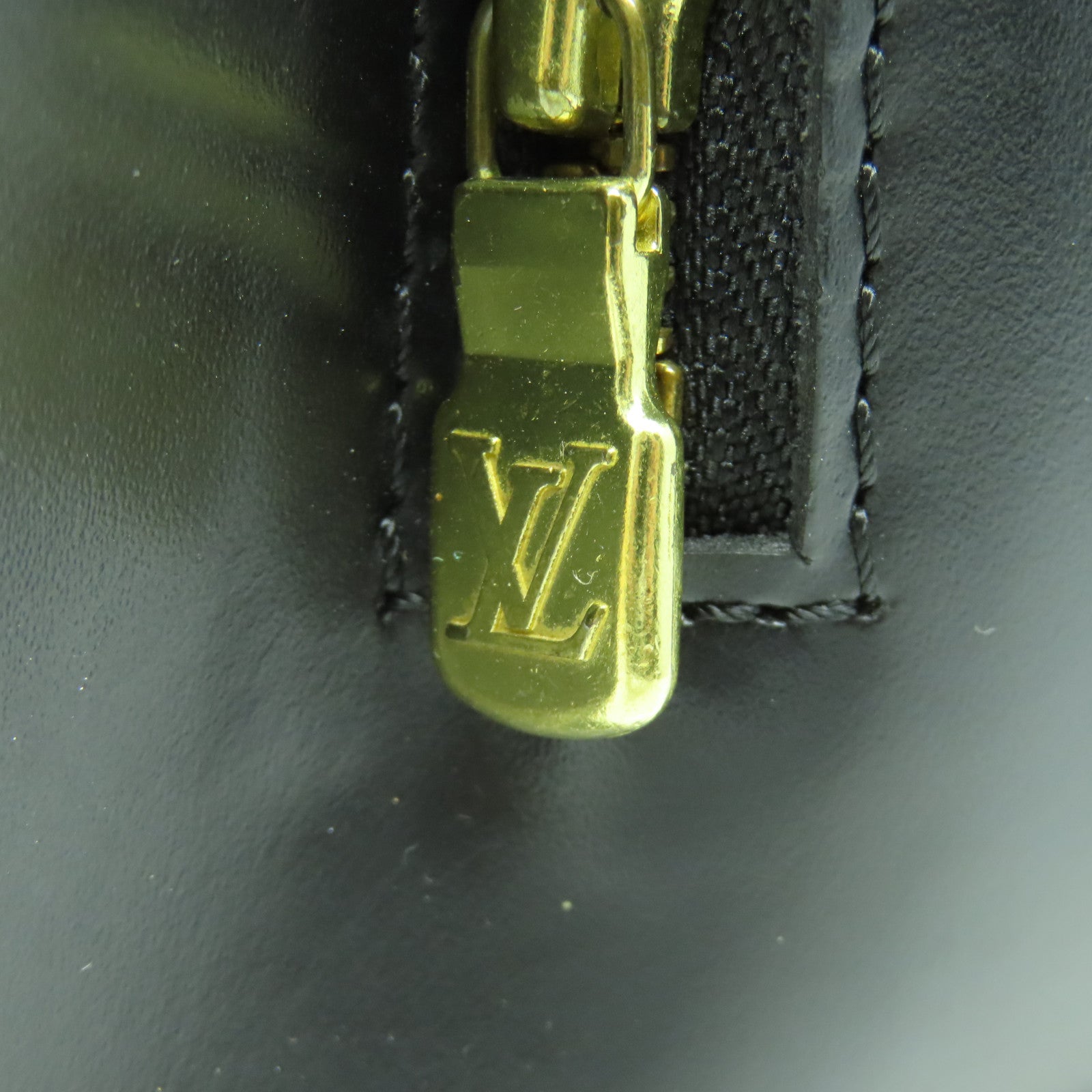 LOUIS VUITTON Epi Pont Neuf金扣手挽袋黑色