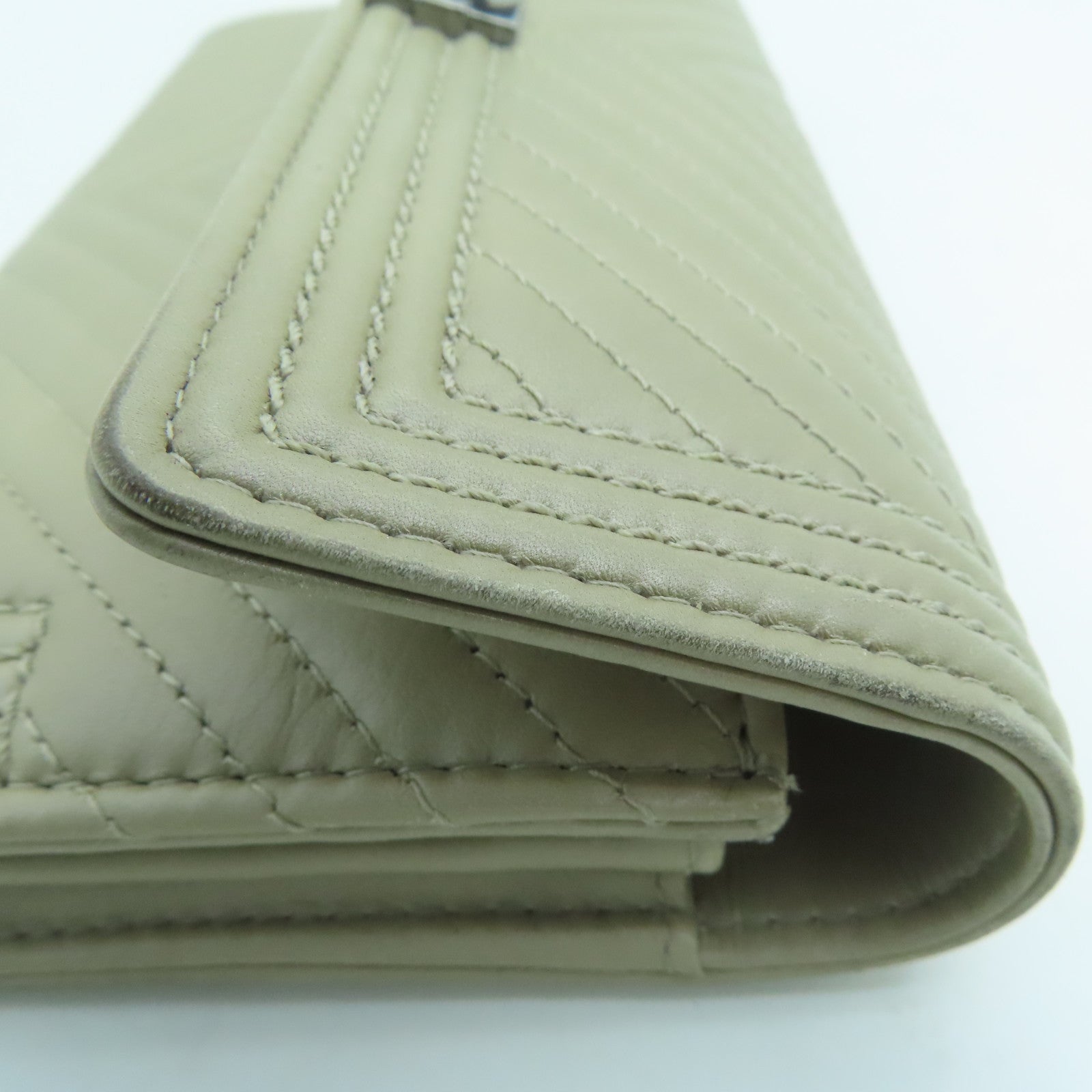 CHANEL 牛皮皮革Boy Long Wallet銀扣長錢包卡其色