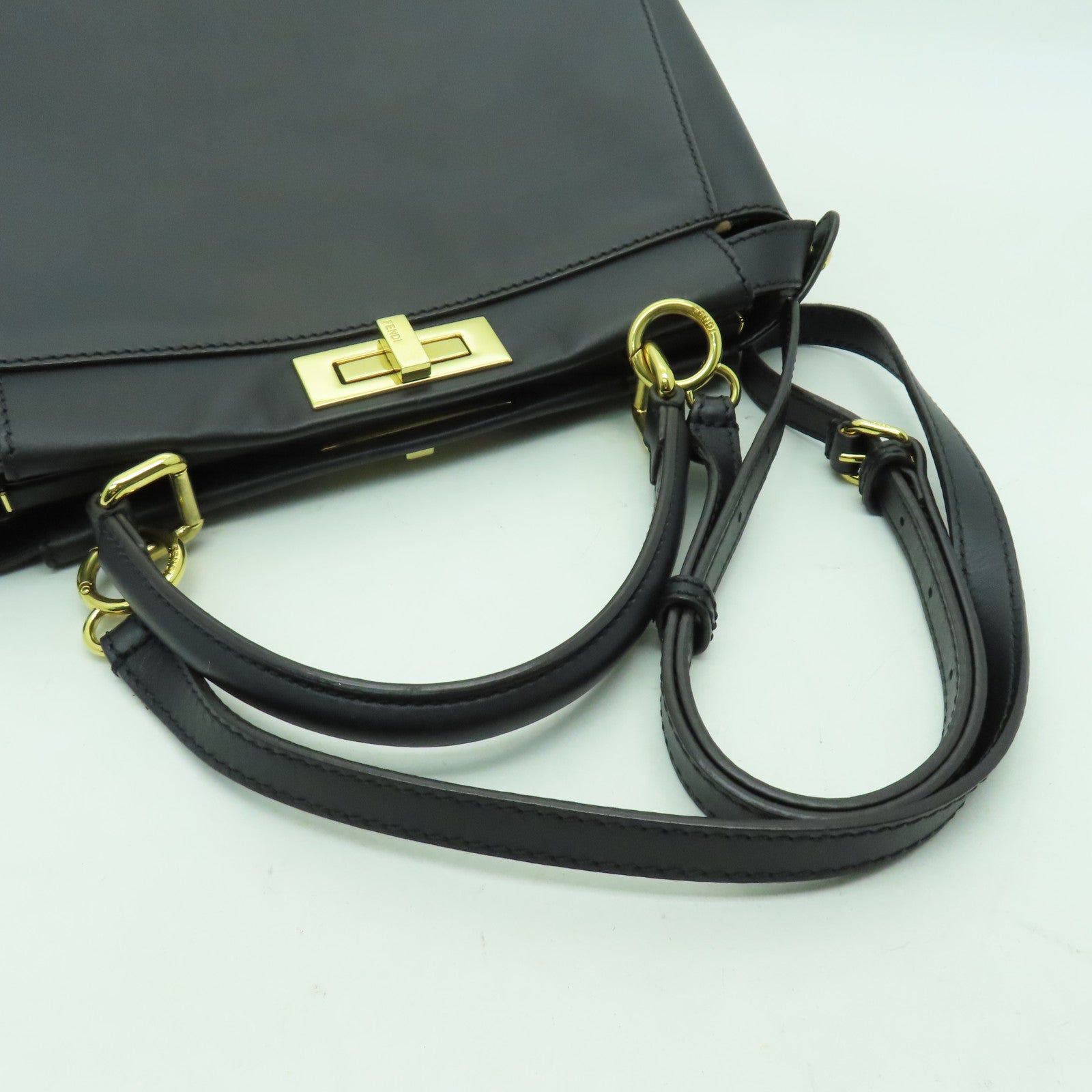 FENDI 牛皮皮革Peekaboo金扣手挽肩背兩用袋黑色