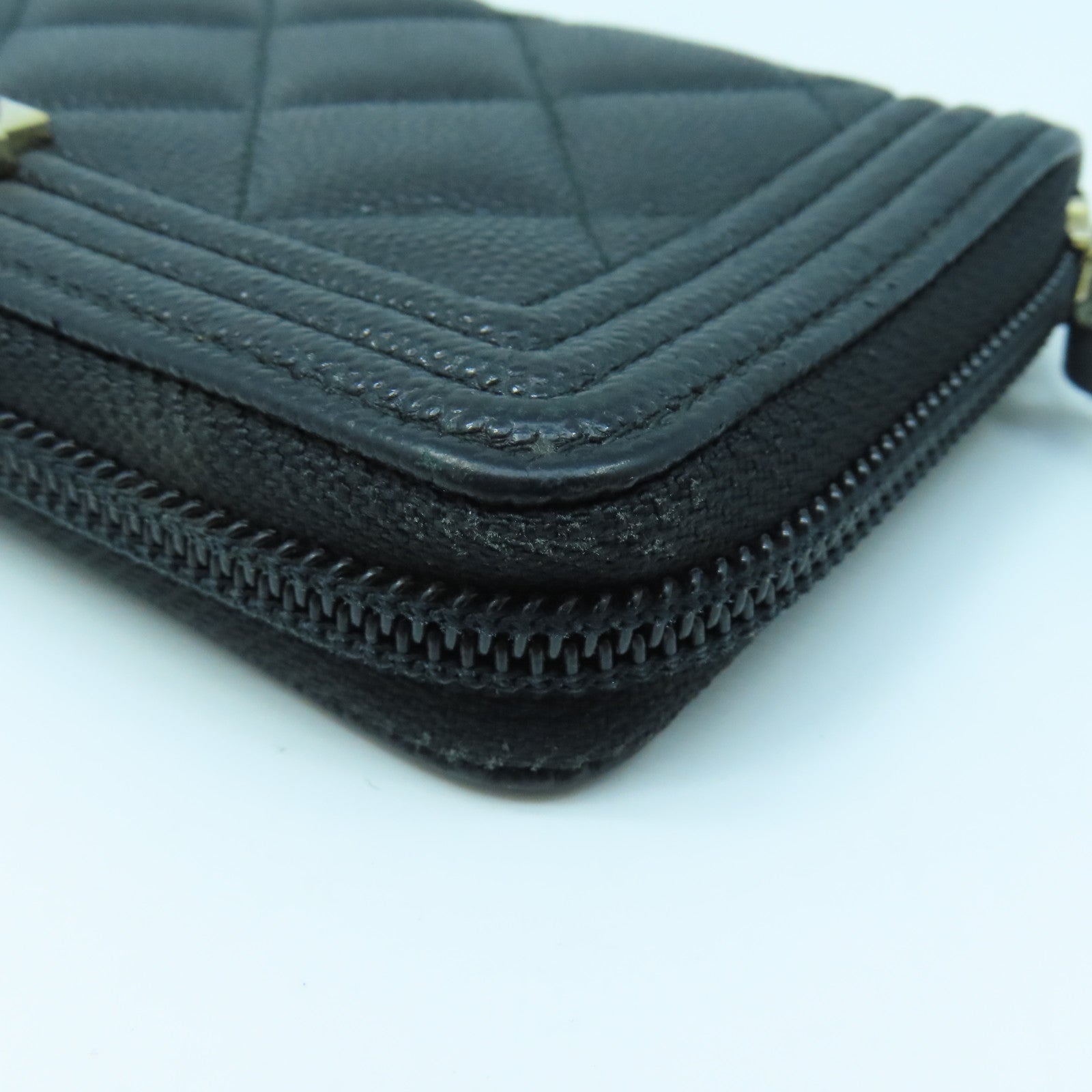 CHANEL Rhombus Caviar Leather Boy Round Wallet Gold Buckle Wallet Black
