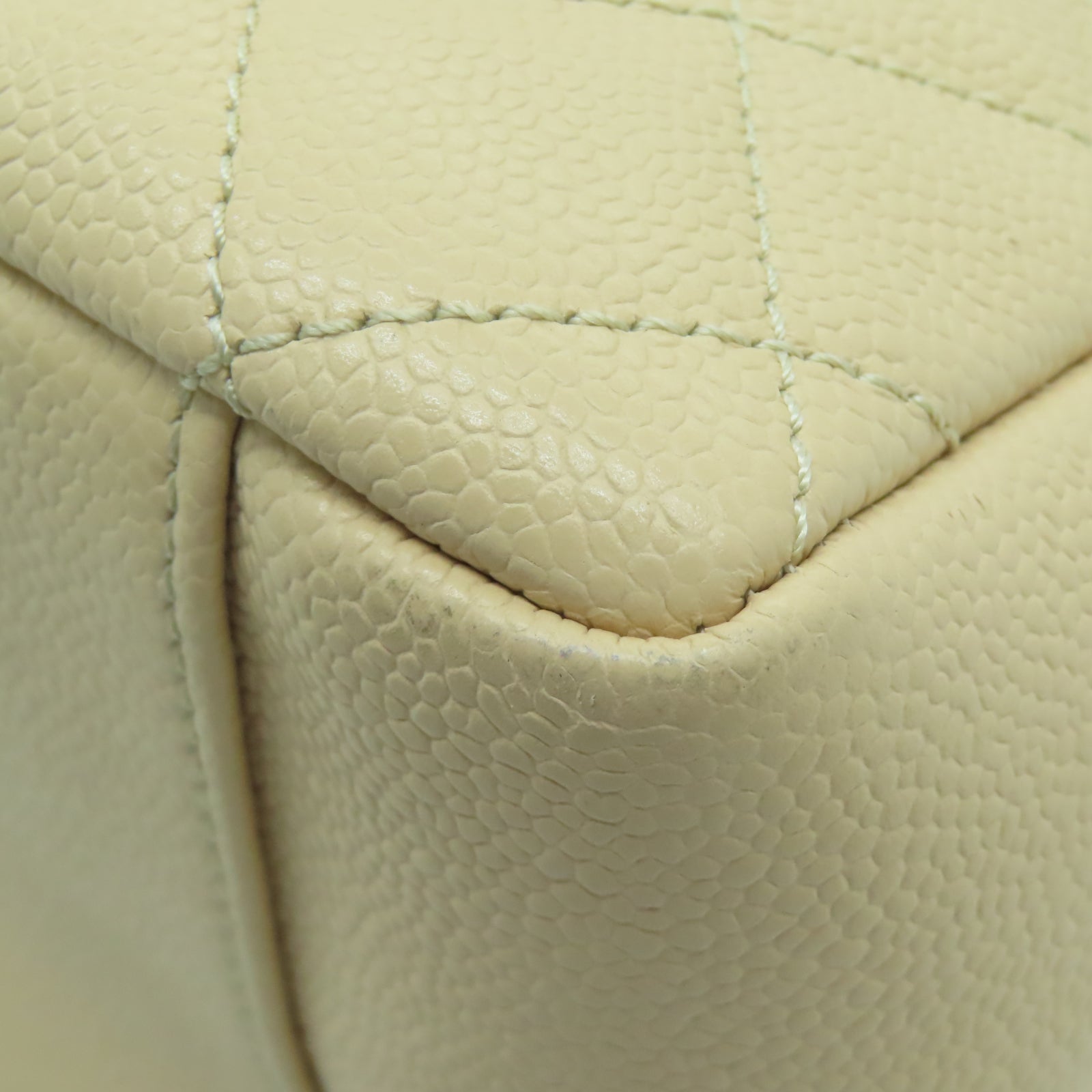 CHANEL 菱格Caviar皮革Totebag银扣链带手挽袋米色