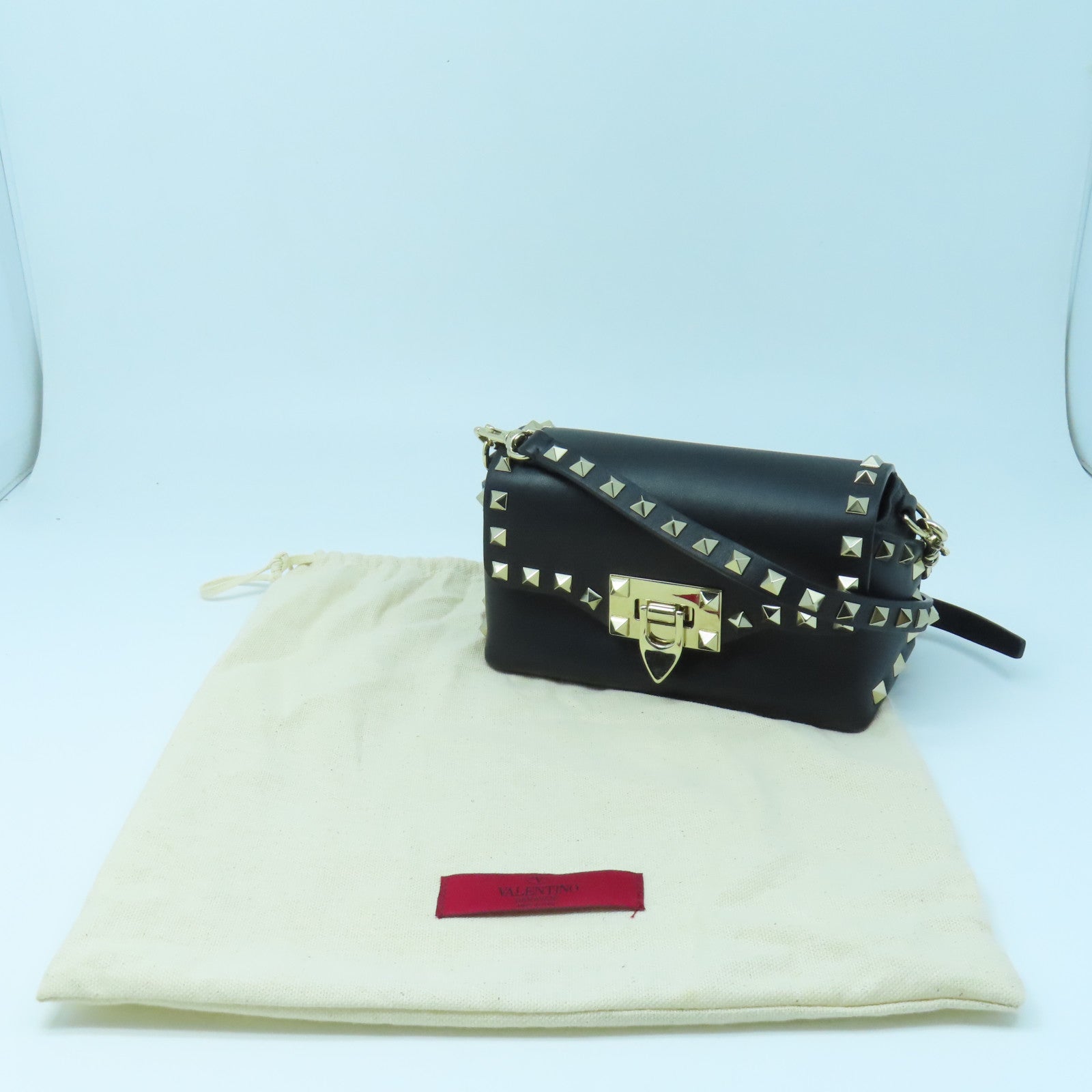 Valentino Leather Shoulder Bag Gold Buckle Chain Shoulder Bag Black