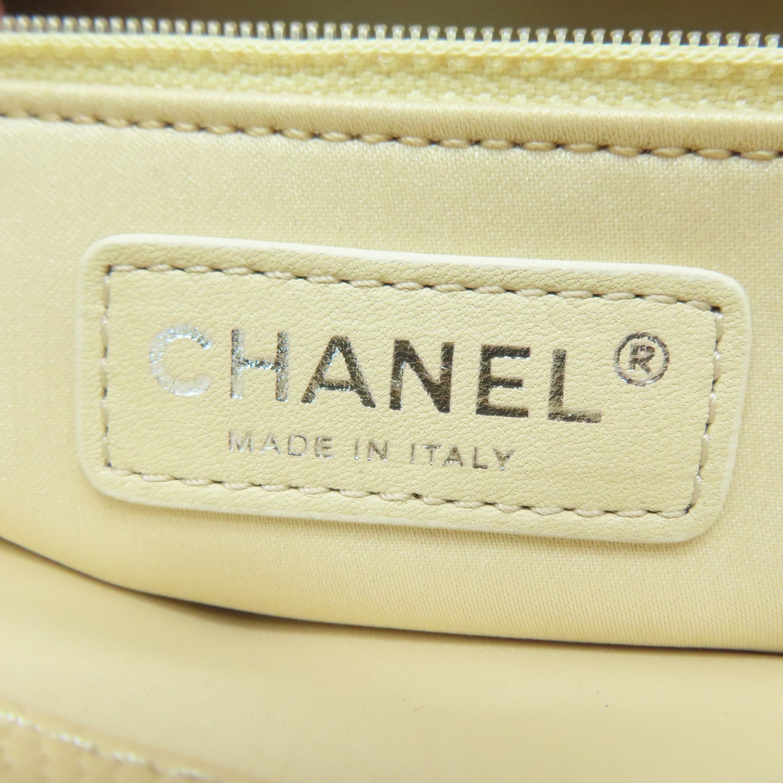 CHANEL 菱格Caviar皮革Totebag银扣链带手挽袋米色