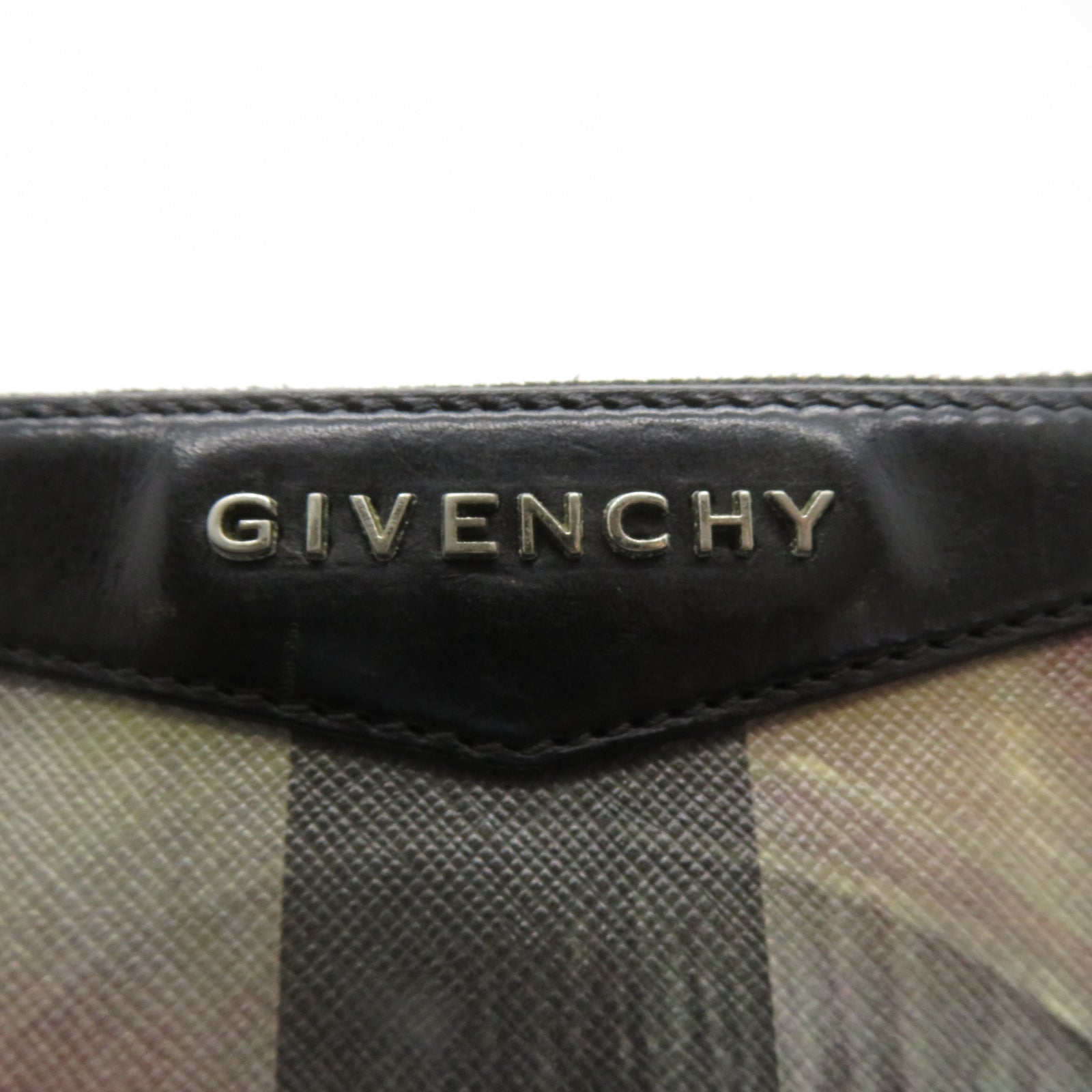 GIVENCHY 牛皮皮革Pouch銀扣手拿包黑色
