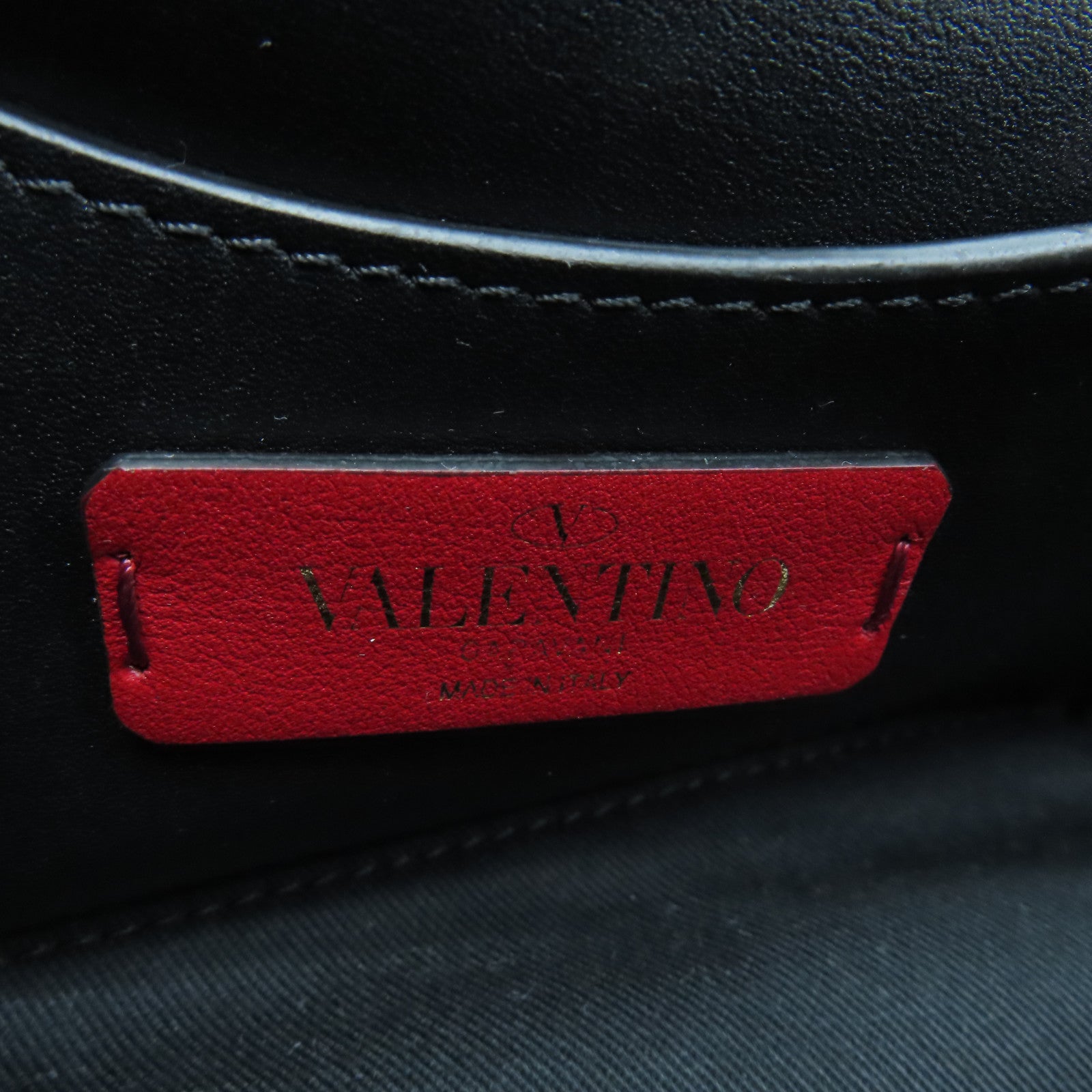 Valentino Leather Shoulder Bag Gold Buckle Chain Shoulder Bag Black
