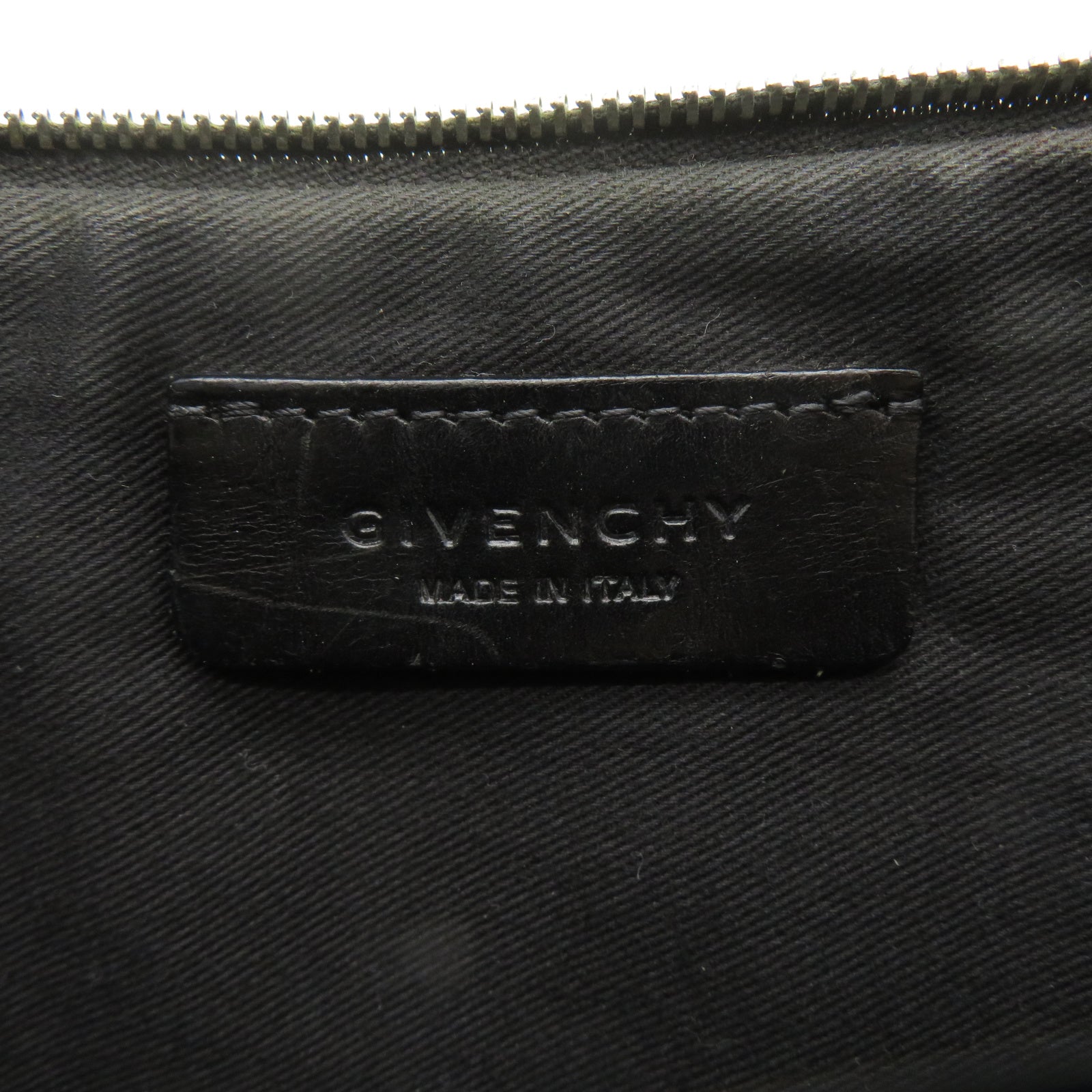 GIVENCHY 牛皮皮革Pouch銀扣手拿包黑色