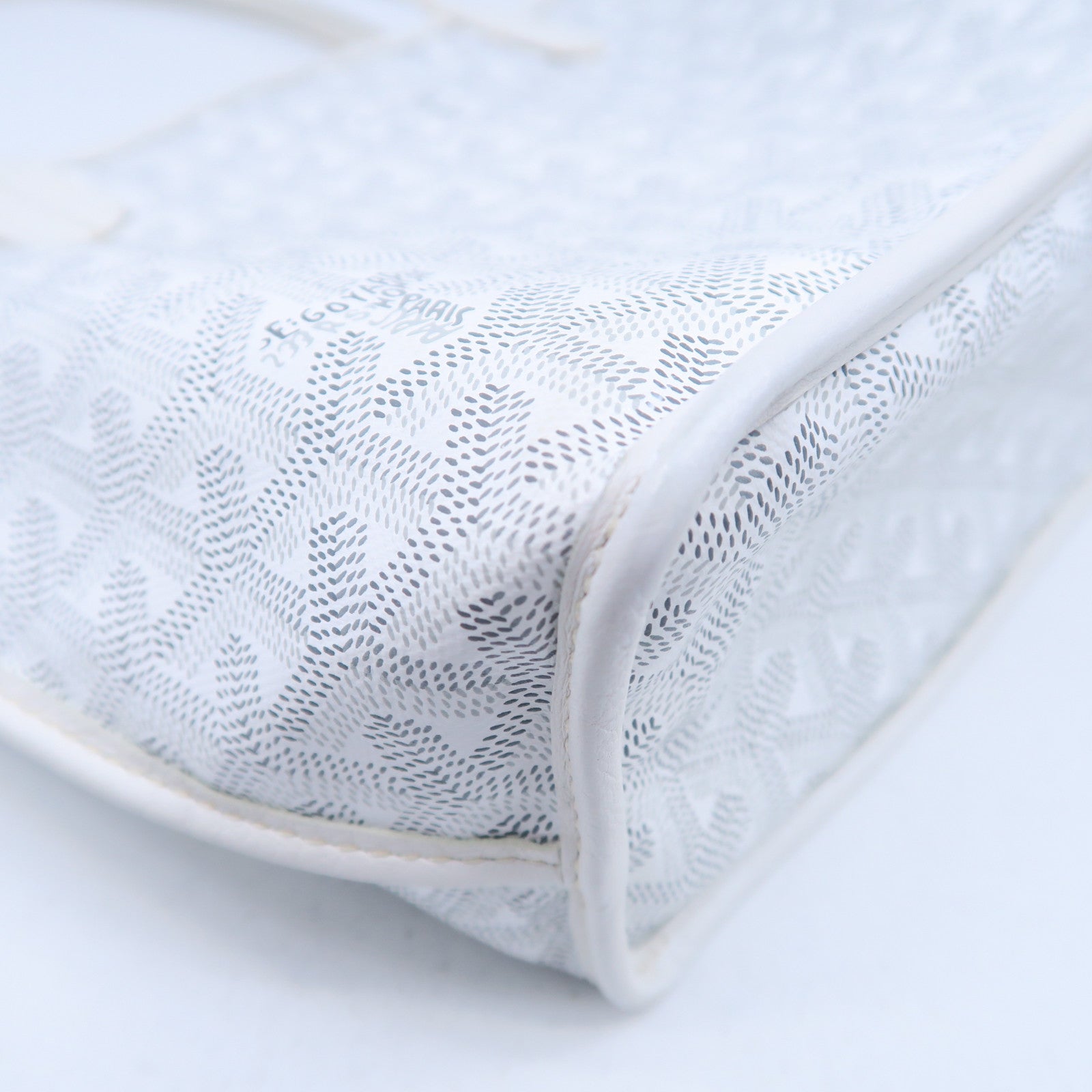 GOYARD 塗層帆布Anjou Mini Bag銀扣手挽袋白色