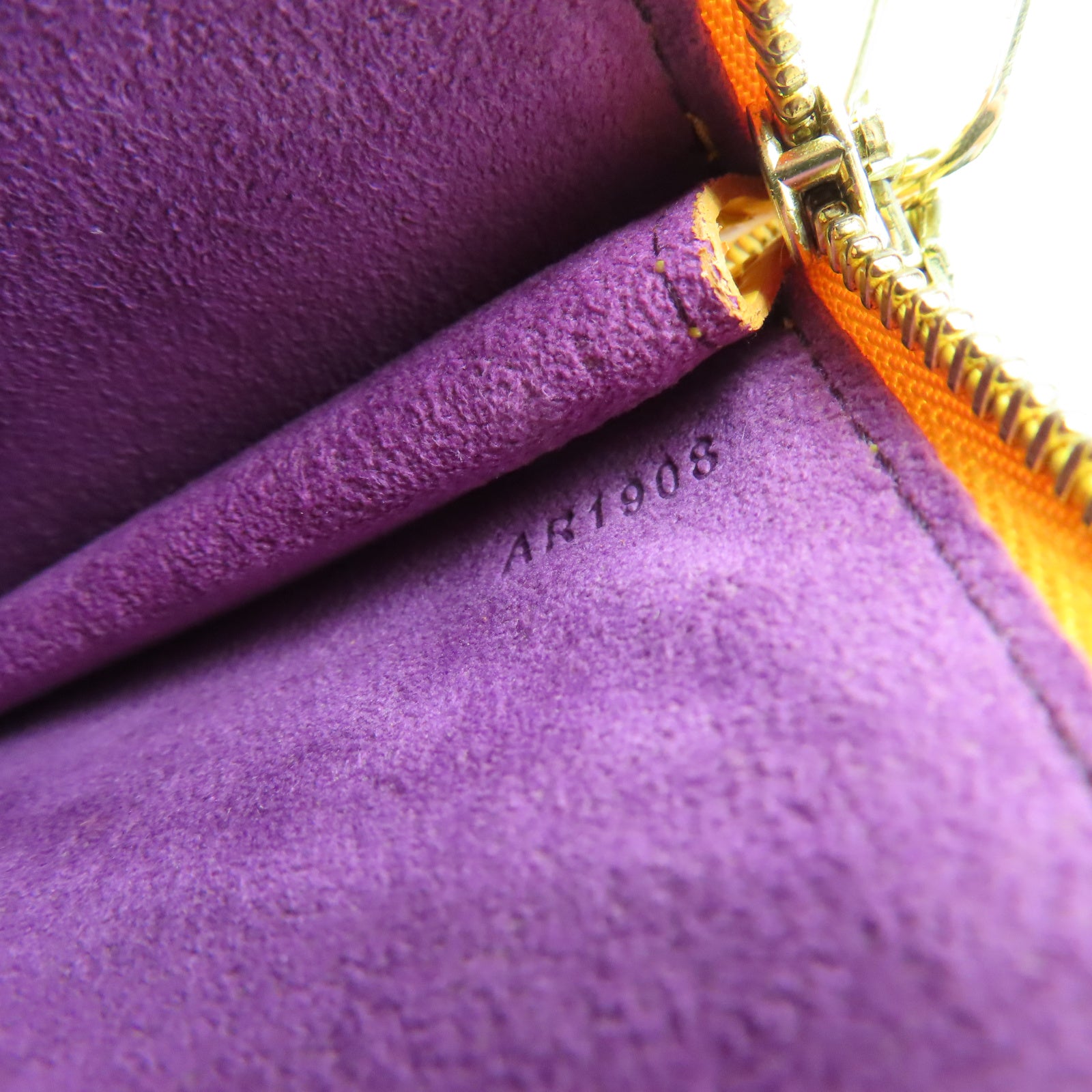 LOUIS VUITTON Epi Pochette Accessories金扣手拿包黃色