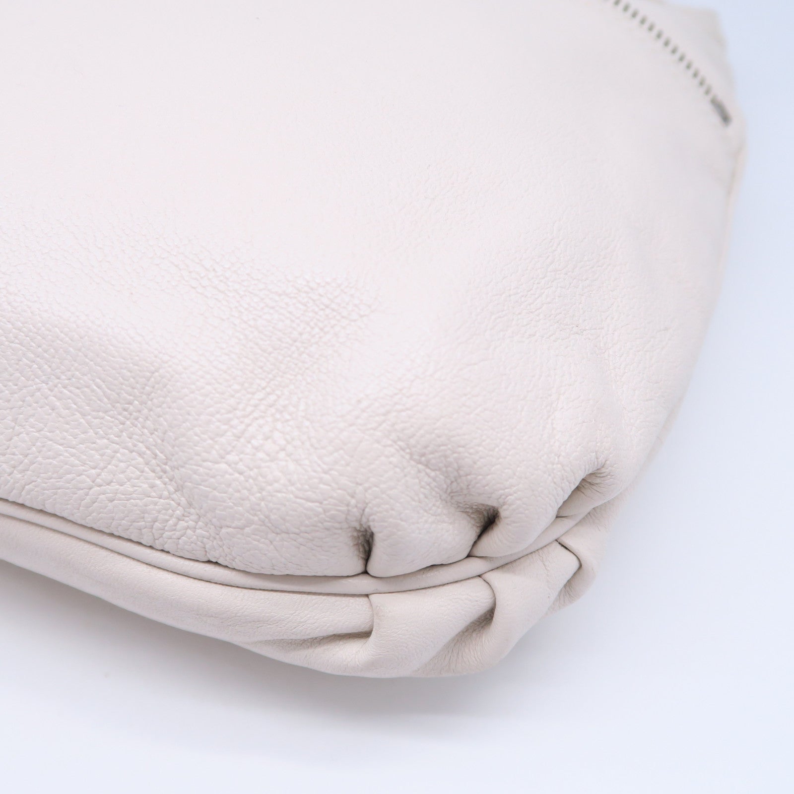 FENDI 牛皮皮革Hand Bag銀扣手挽袋白色