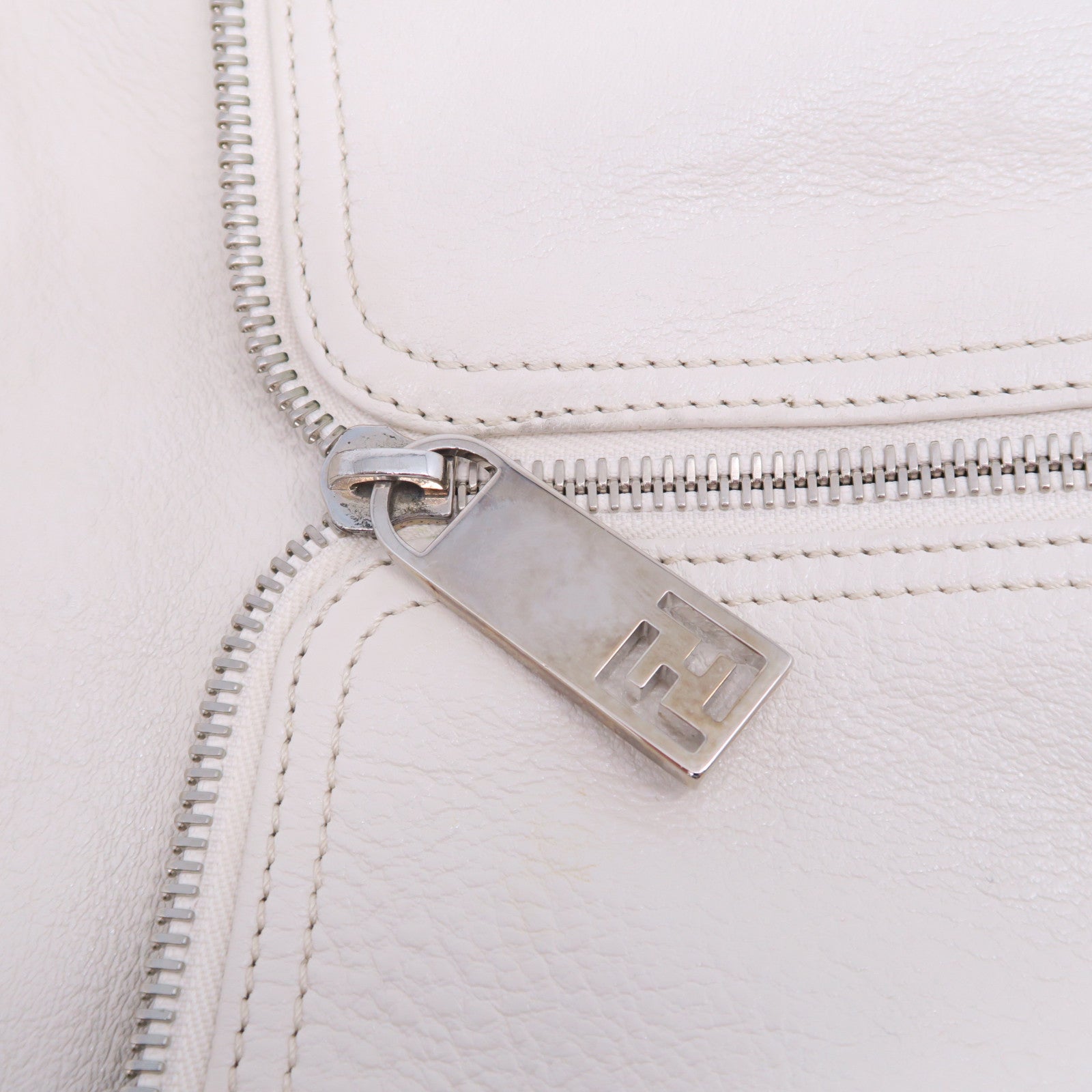 FENDI 牛皮皮革Hand Bag銀扣手挽袋白色