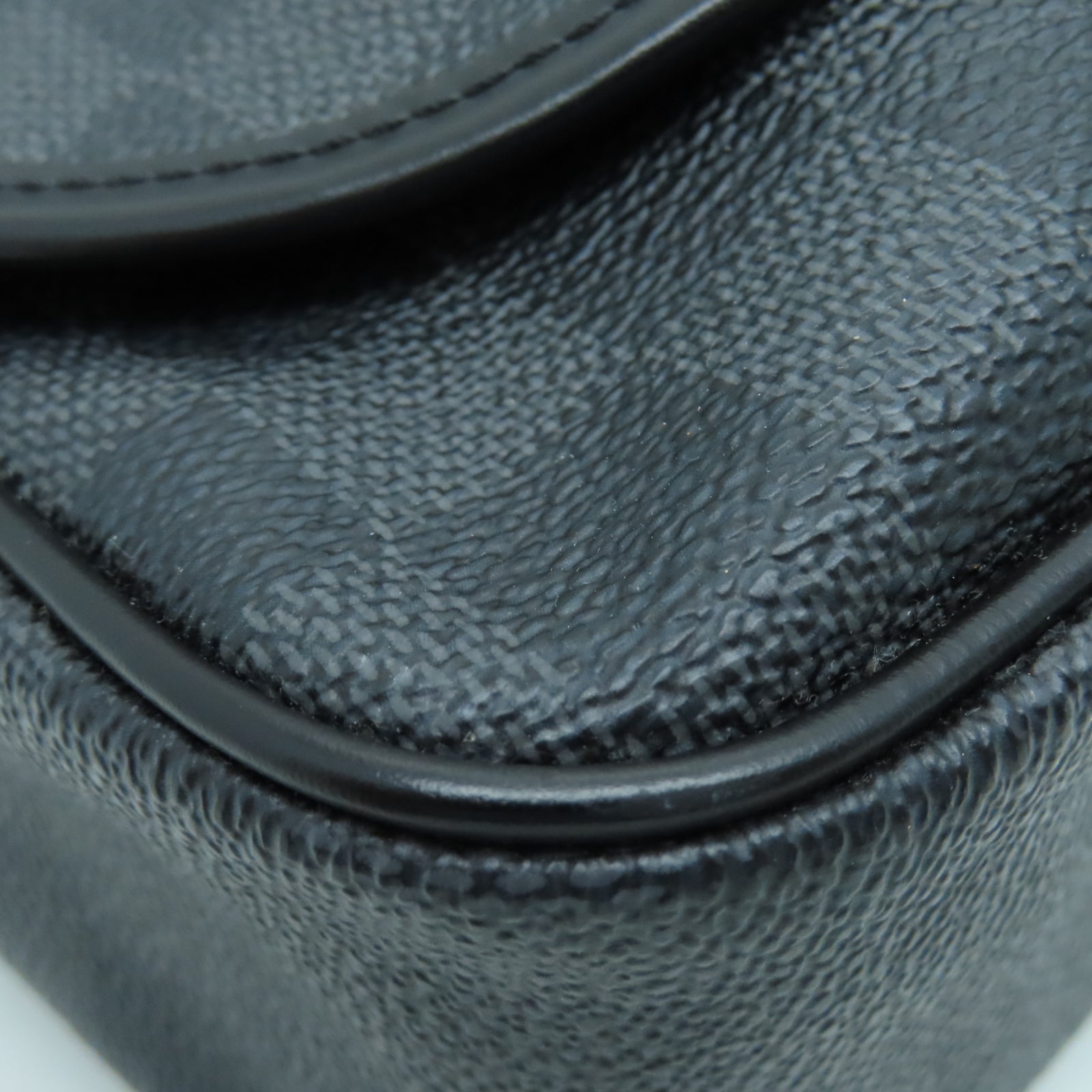 LOUIS VUITTON Damier Graphite Daniel MM銀扣肩背袋黑色