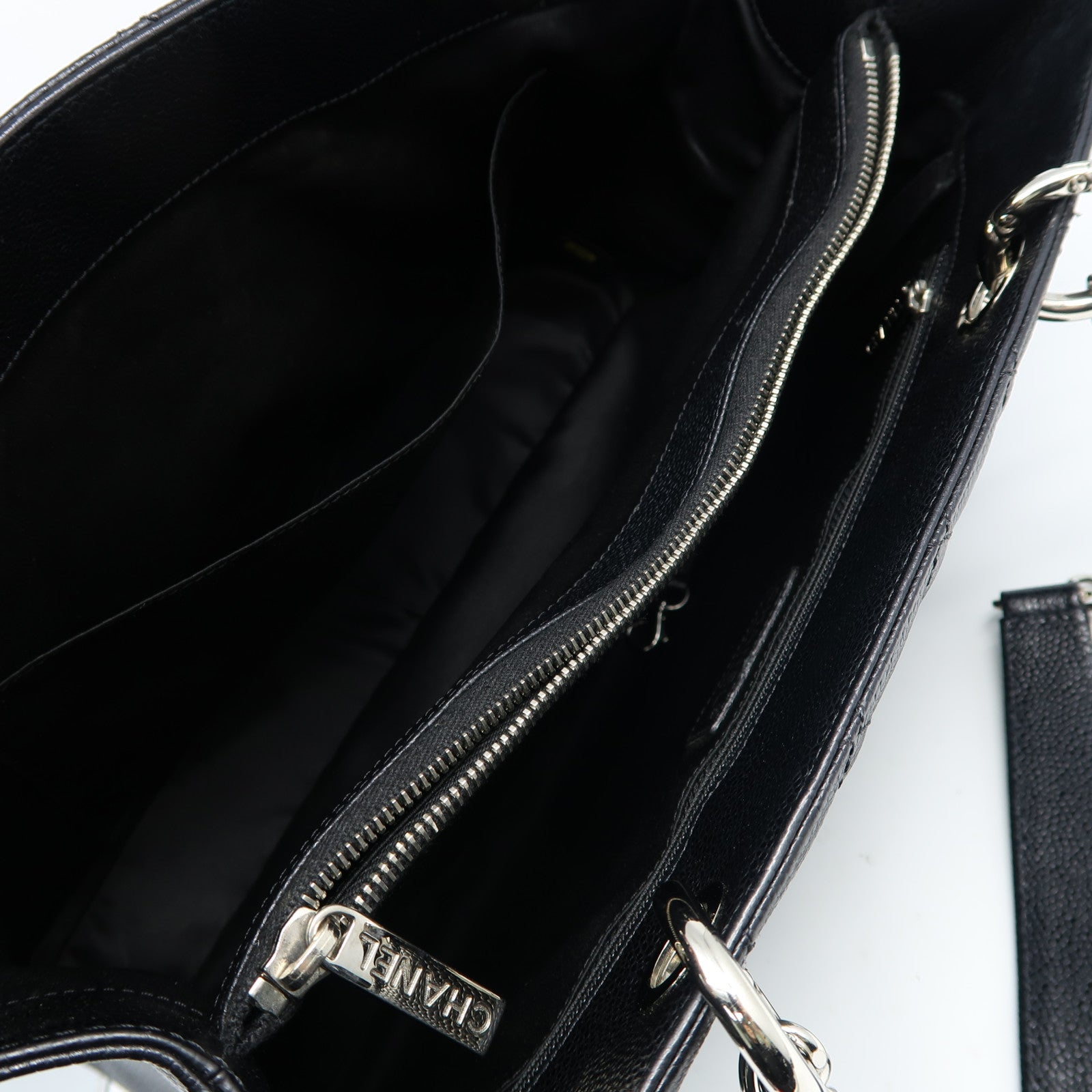 CHANEL 菱格Caviar皮革GST Shoulder Bag銀扣肩背袋黑色