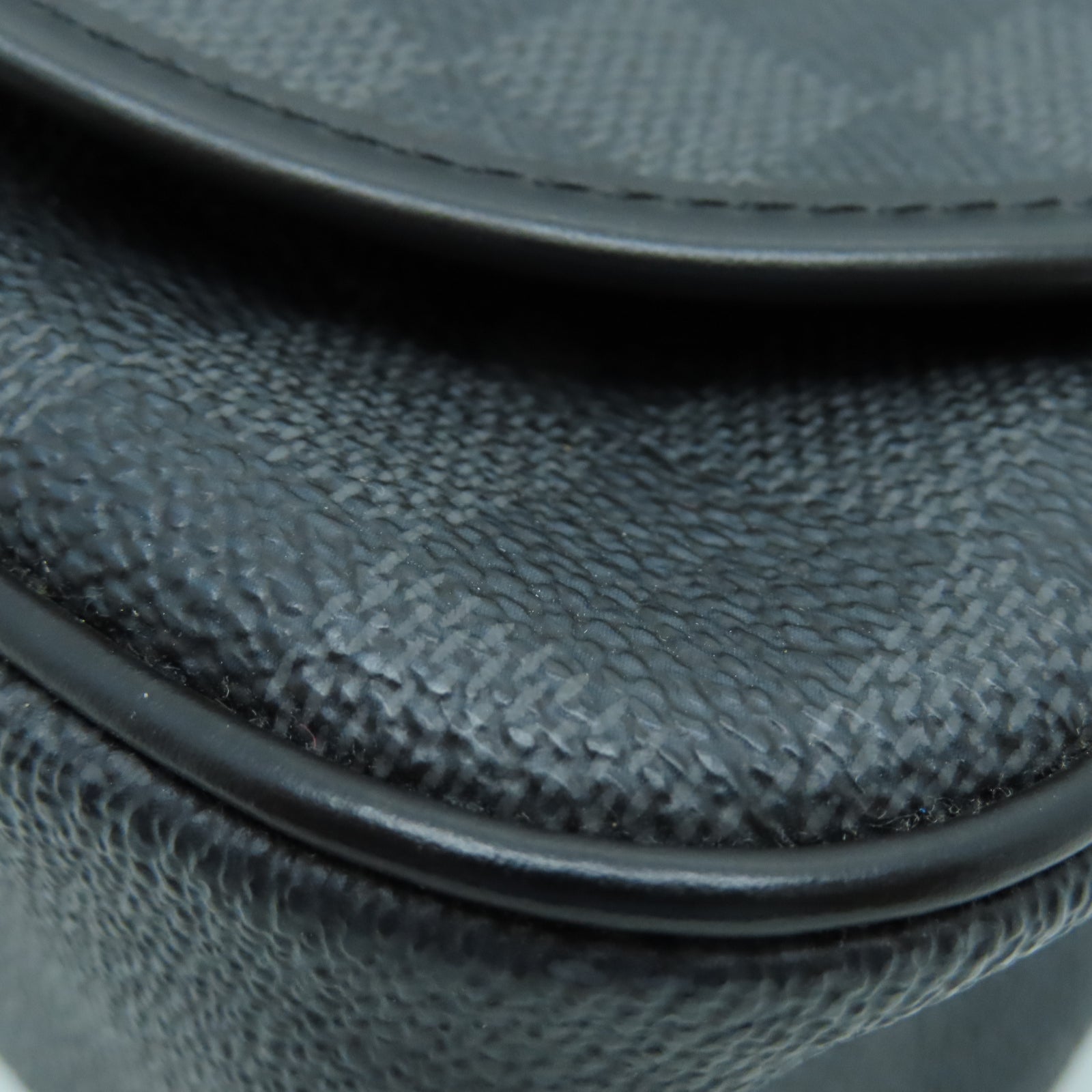 LOUIS VUITTON Damier Graphite Daniel MM銀扣肩背袋黑色