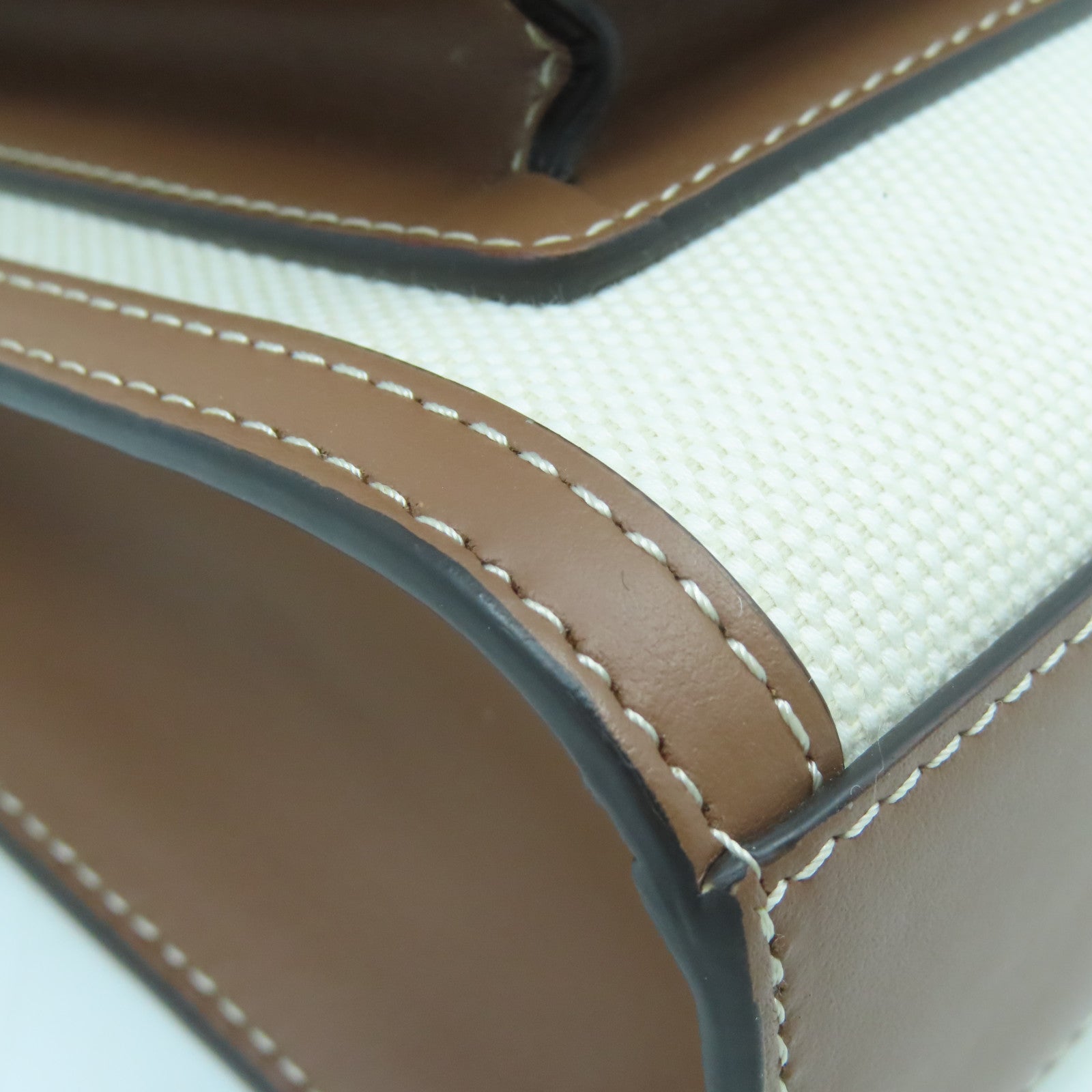BURBERRY 帆布/皮革Mini Tri-Tone Pocket Bag金扣手挽肩背两用袋白色/啡色