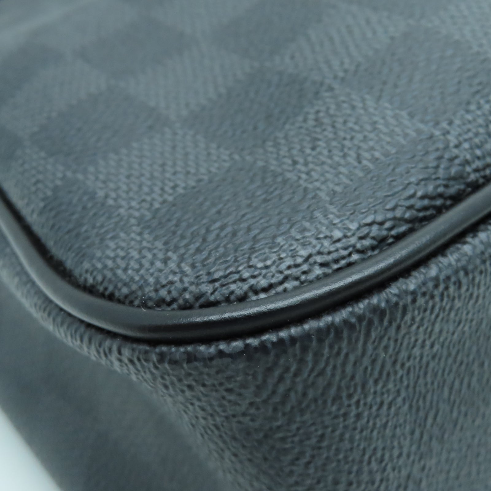 LOUIS VUITTON Damier Graphite Daniel MM銀扣肩背袋黑色