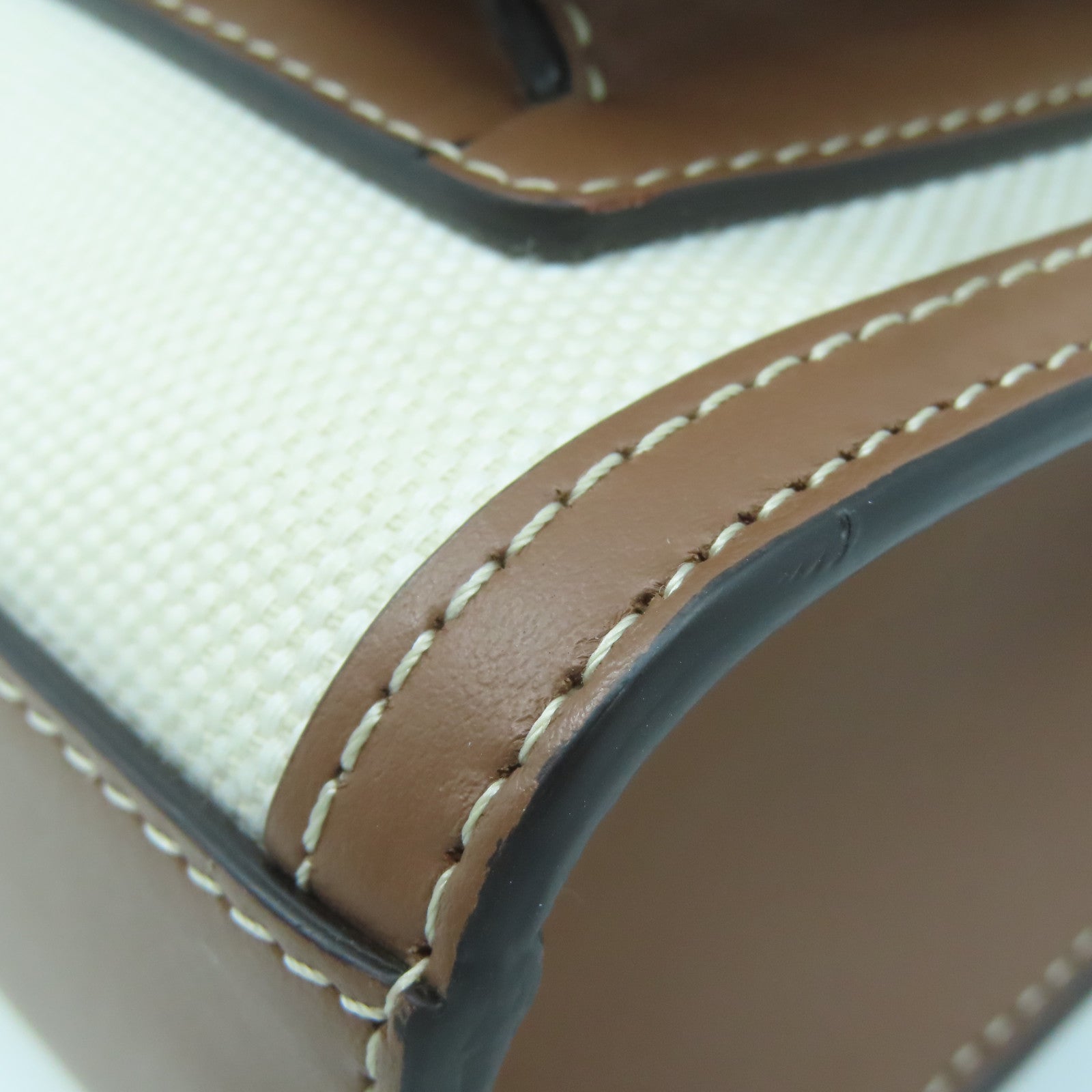 BURBERRY 帆布/皮革Mini Tri-Tone Pocket Bag金扣手挽肩背两用袋白色/啡色