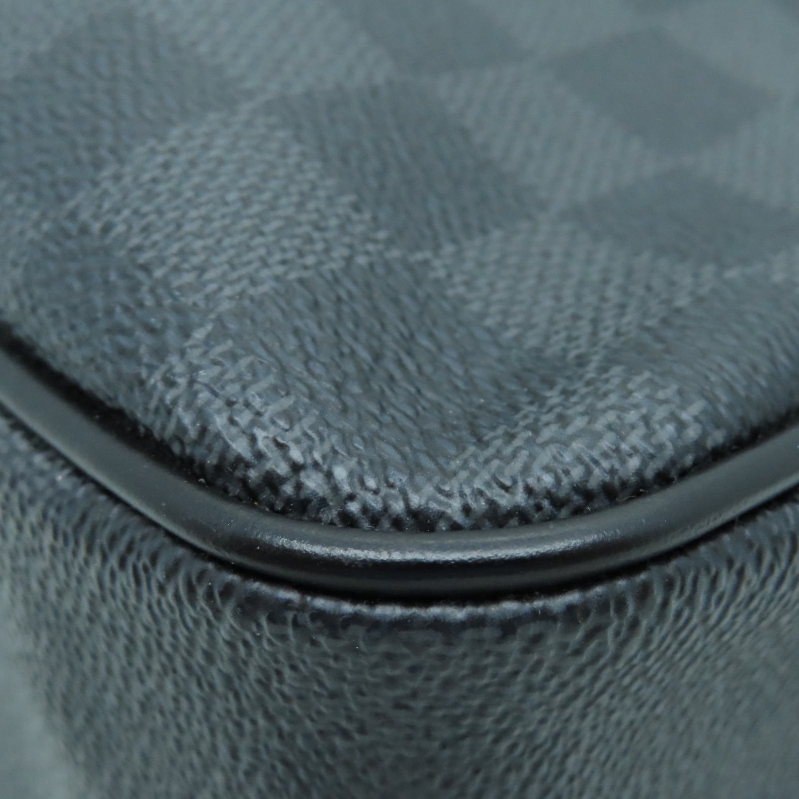 LOUIS VUITTON Damier Graphite Daniel MM銀扣肩背袋黑色