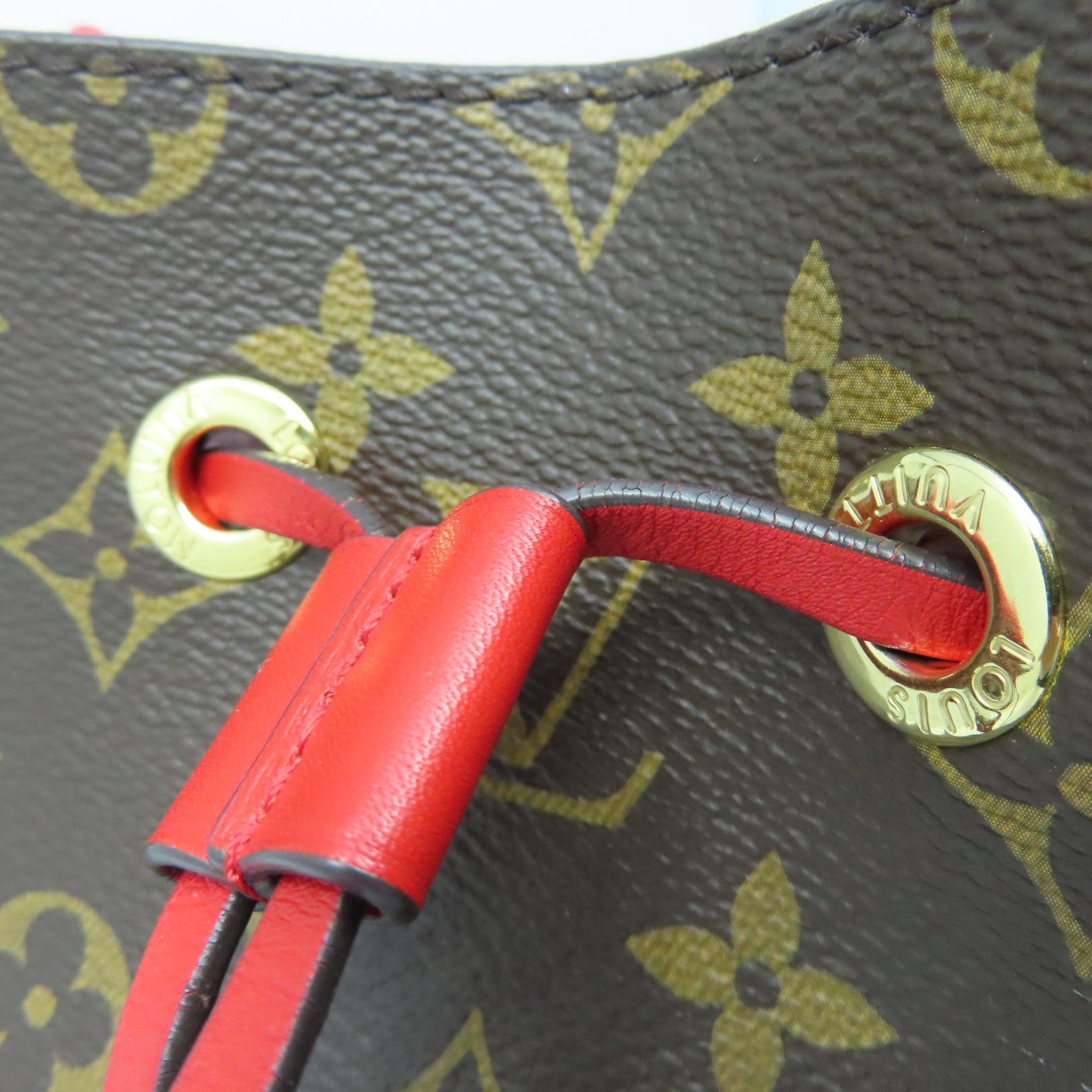 LOUIS VUITTON Monogram Neo Noe MM金扣肩背袋棕色/紅色