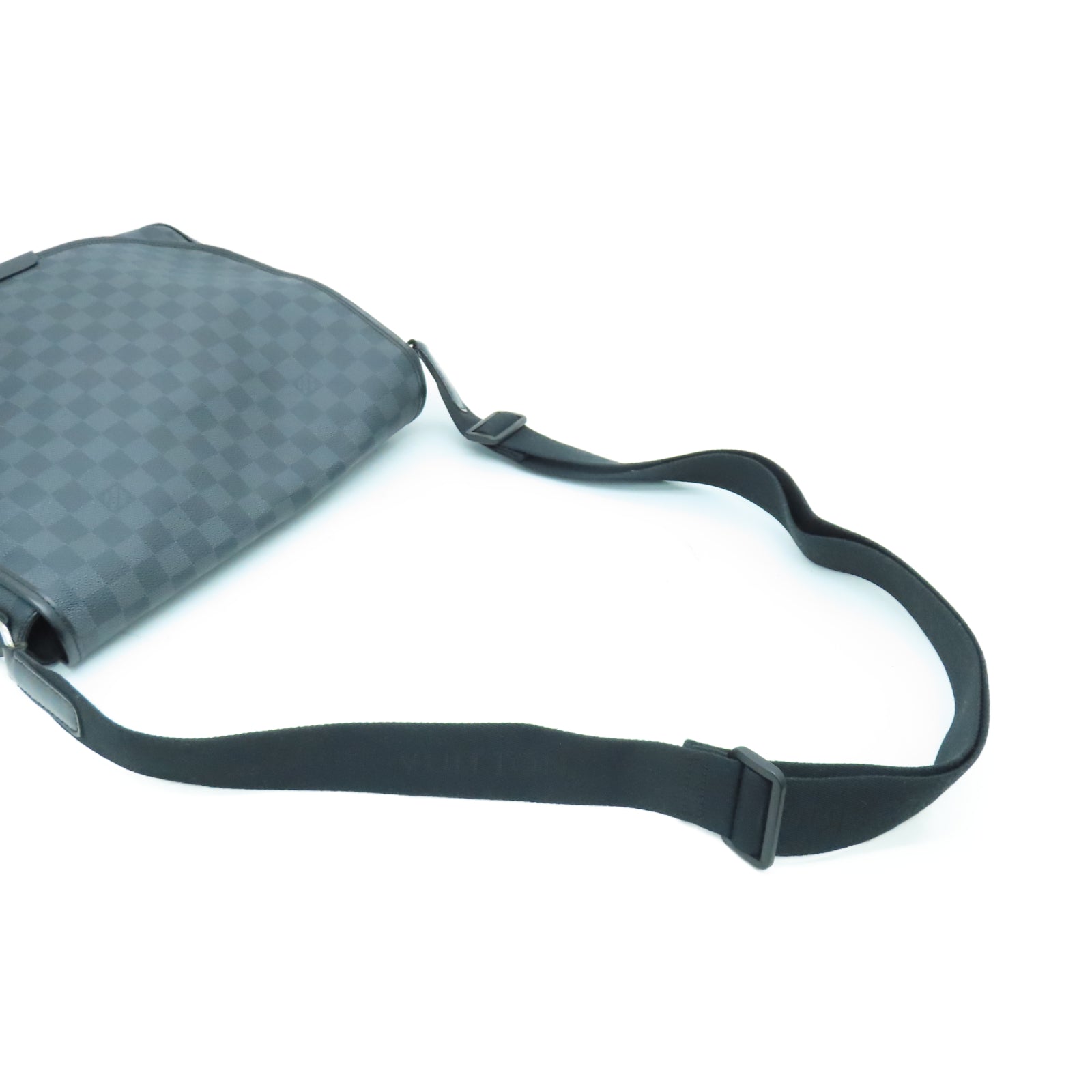 LOUIS VUITTON Damier Graphite Daniel MM銀扣肩背袋黑色