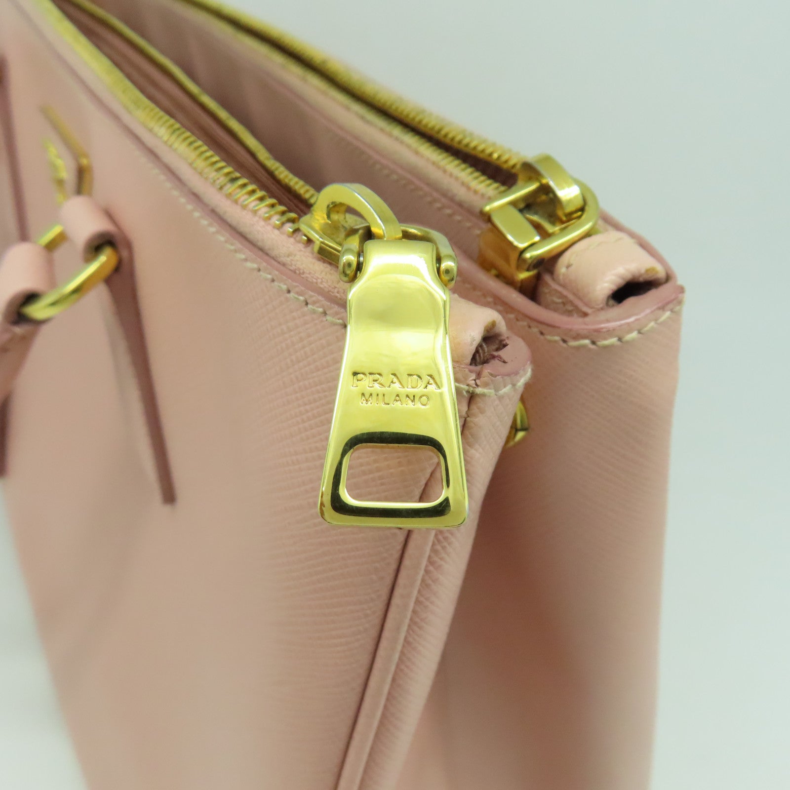 PRADA 牛皮皮革Saffiano Bag金扣手挽肩背兩用袋粉紅色