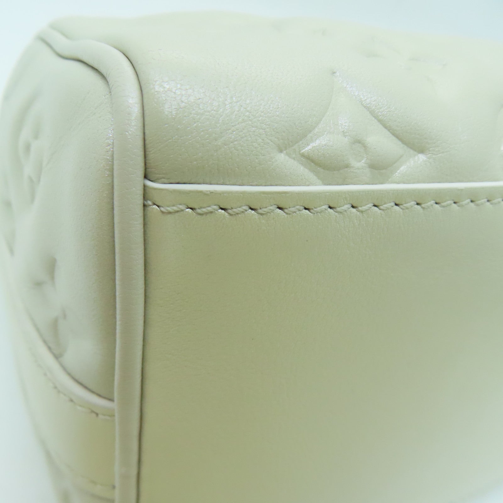 LOUIS VUITTON [Sharp discount] Monogram Speedy Bandouliere 22 Gold Buckle Handle Shoulder Back Dual-purpose Bag Off-White