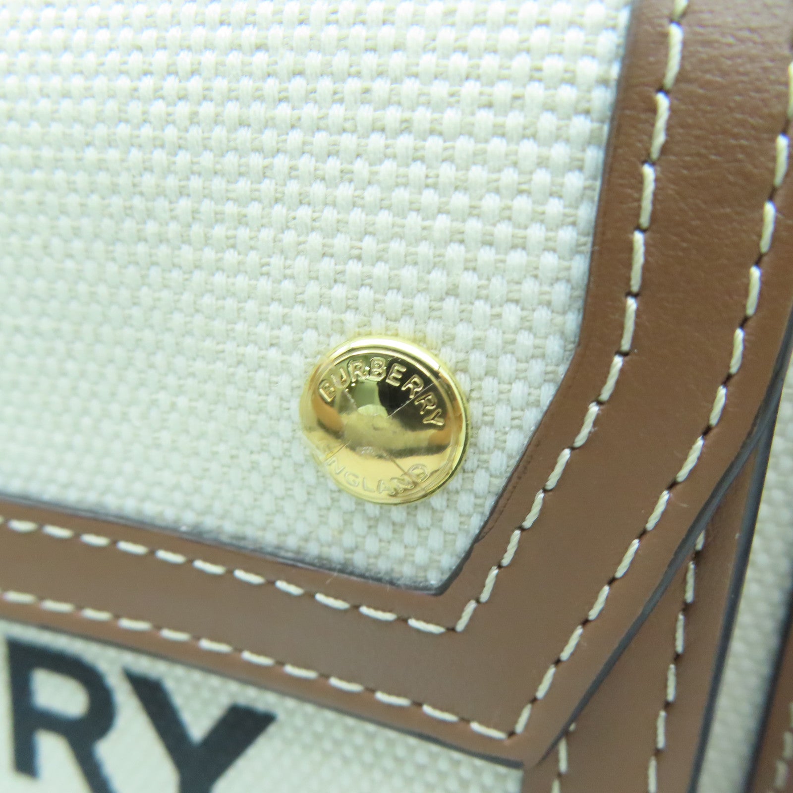 BURBERRY 帆布/皮革Mini Tri-Tone Pocket Bag金扣手挽肩背两用袋白色/啡色