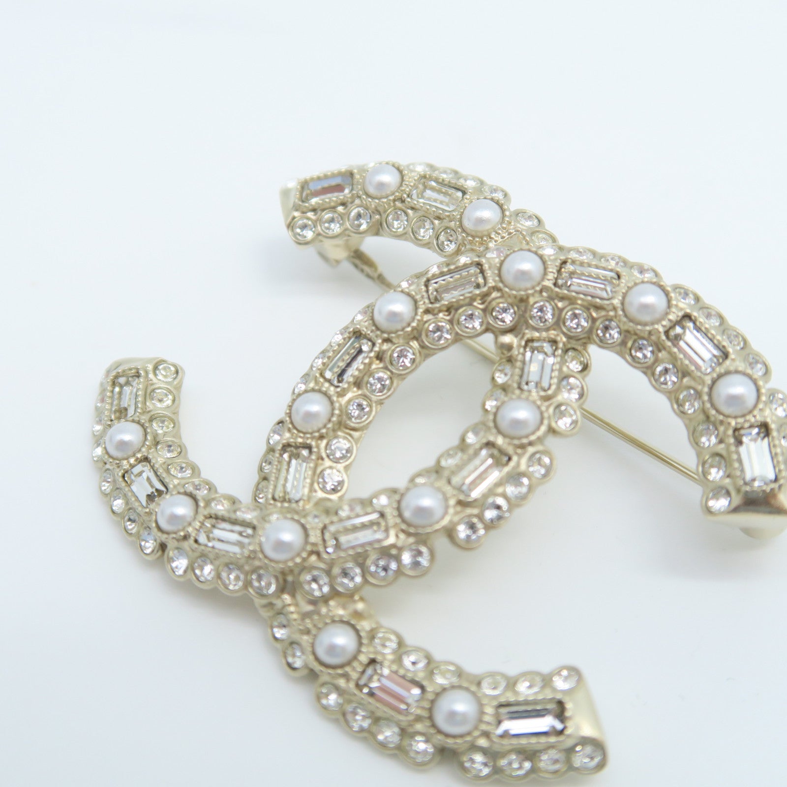 CHANEL Metal Brooch Brooch Gold