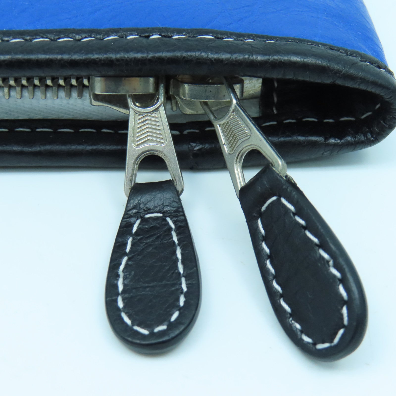 BALENCIAGA 牛皮皮革Clutch Bag銀扣手拿包黑色/藍色/白色