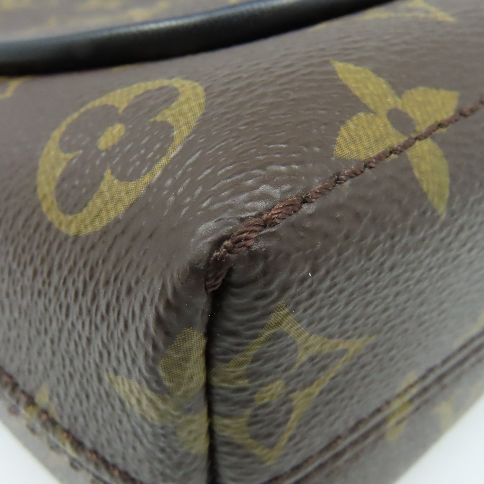 LOUIS VUITTON Monogram Magnetic Messenger Bag肩背袋啡色
