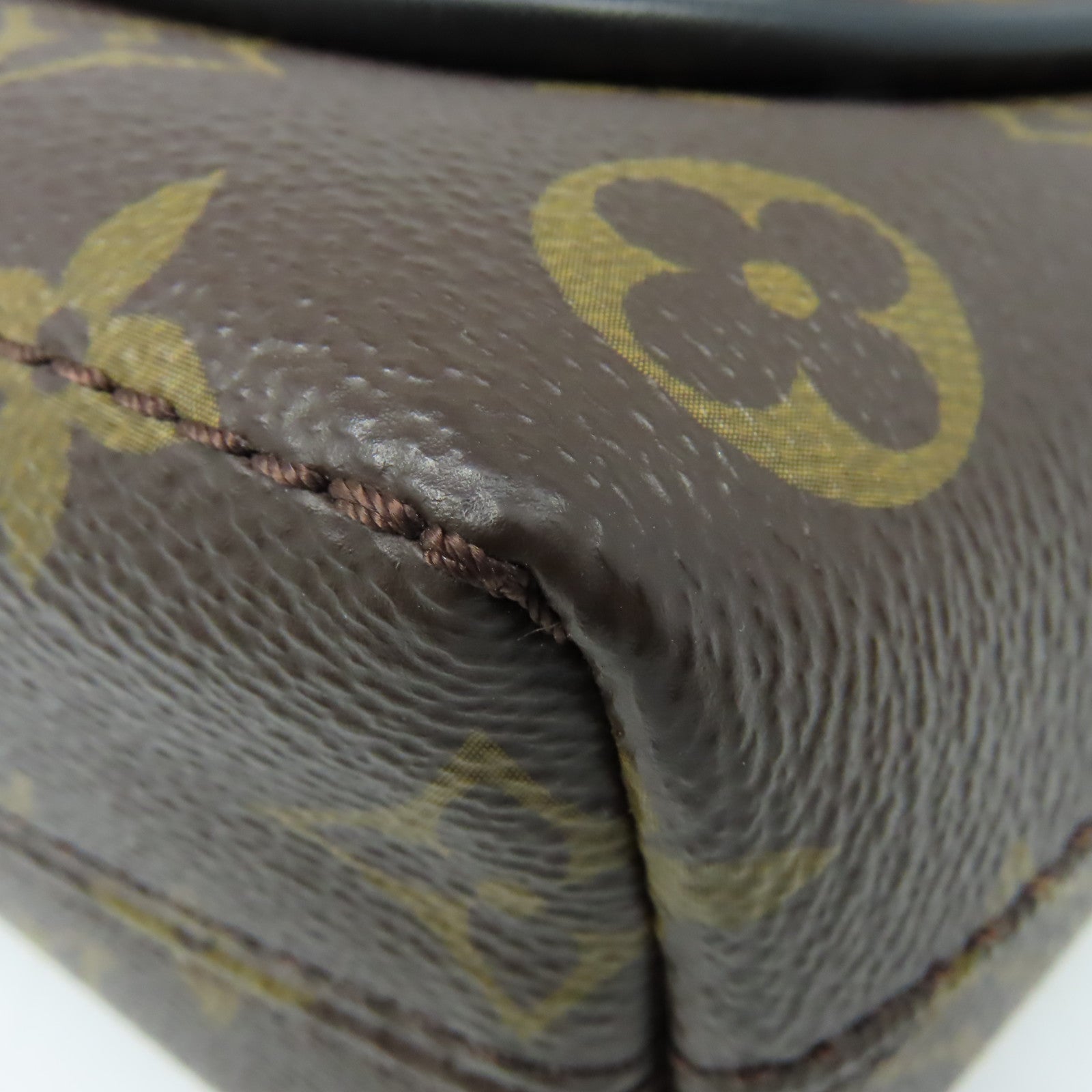 LOUIS VUITTON Monogram Magnetic Messenger Bag肩背袋啡色