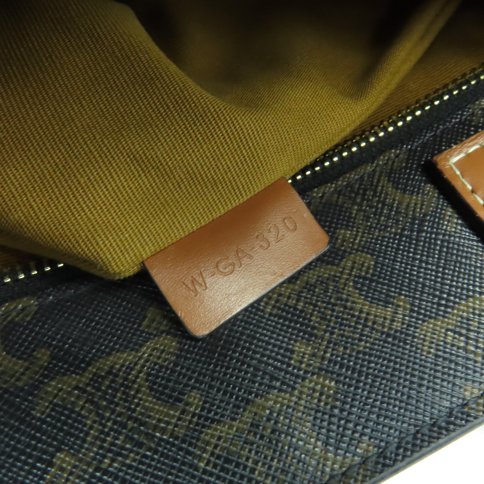 CELINE 塗層帆布Small Triomphe Cabas金扣手挽肩背兩用袋啡色