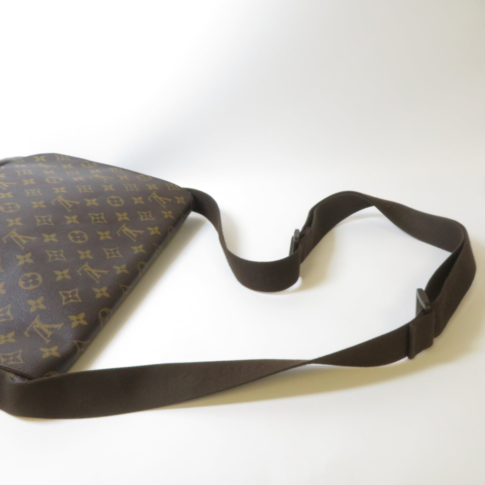 LOUIS VUITTON Monogram Beaubourg MM Messenger Bag金扣肩背袋啡色