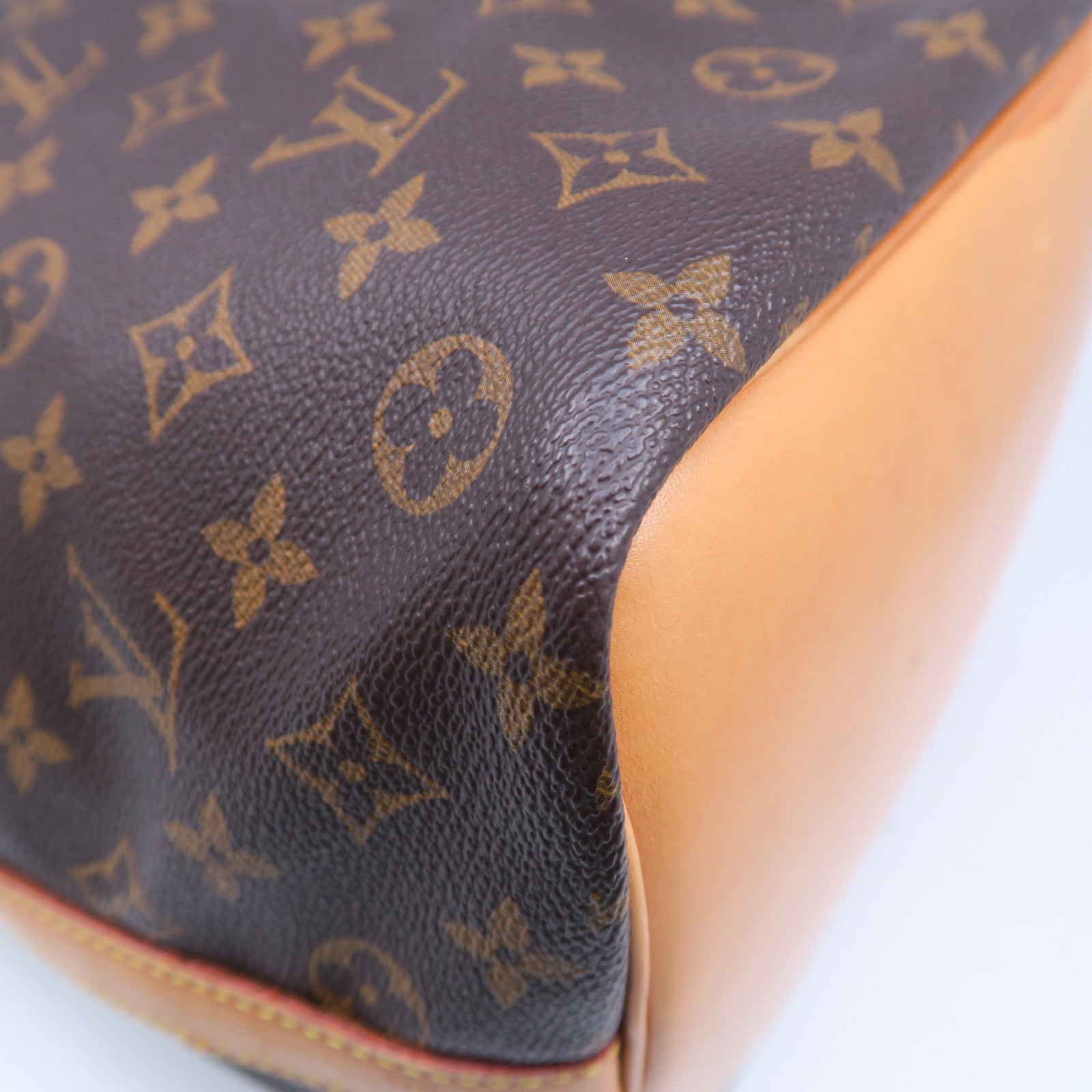 LOUIS VUITTON Monogram Petit Noe金扣肩背袋啡色