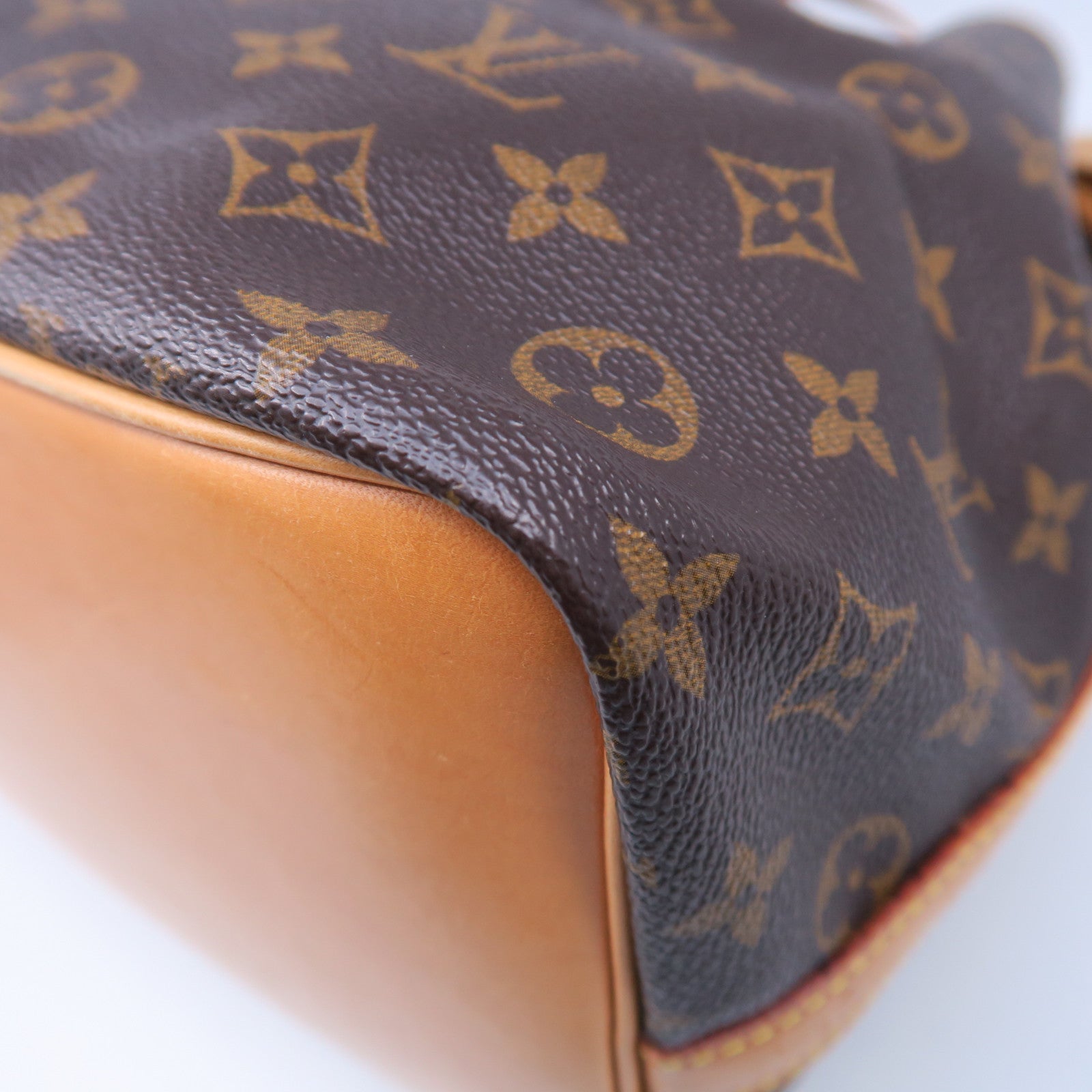LOUIS VUITTON Monogram Petit Noe金扣肩背袋啡色
