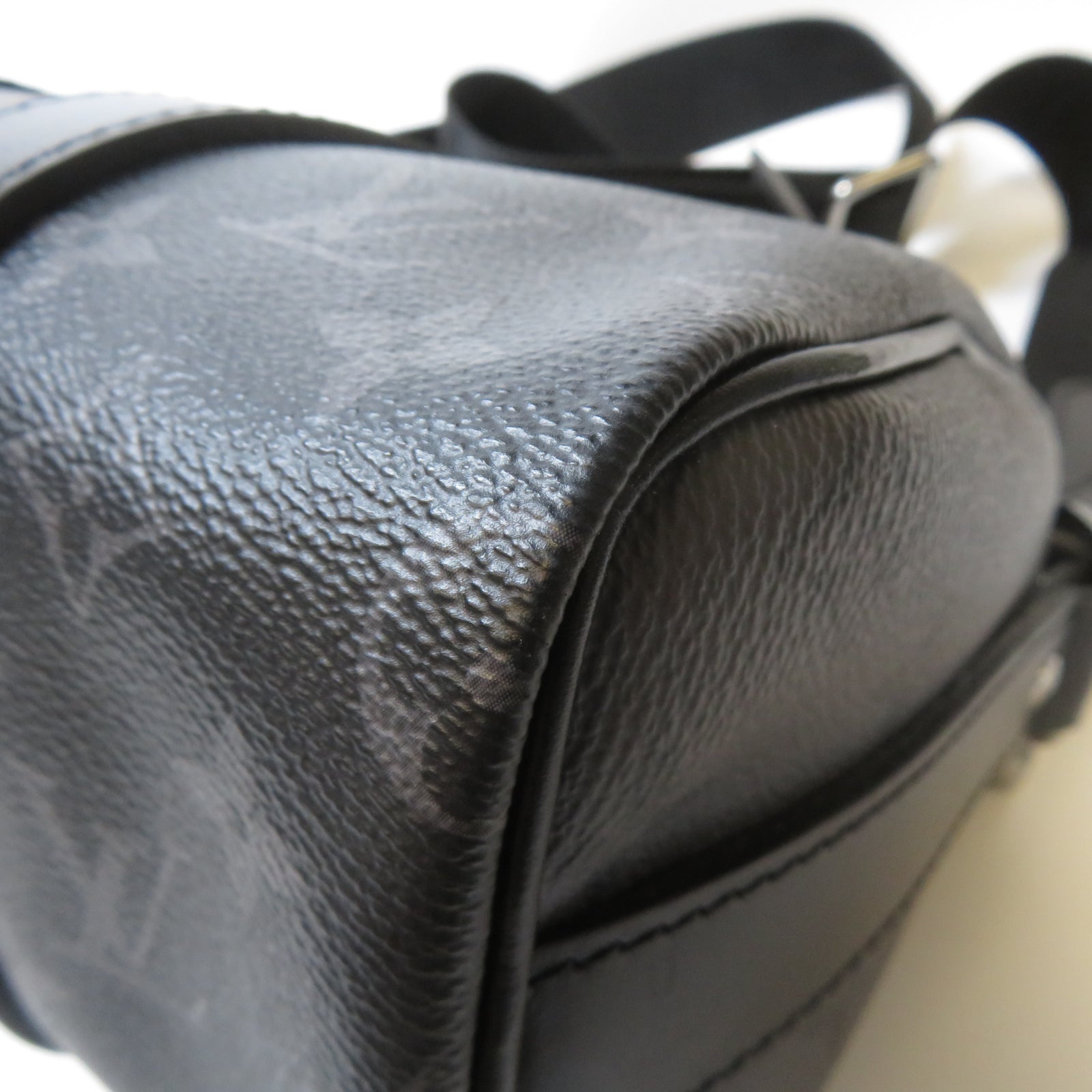 LOUIS VUITTON Monogram Eclipse Reverse Keepall Bandouliere 25銀扣手挽肩背兩用袋黑色