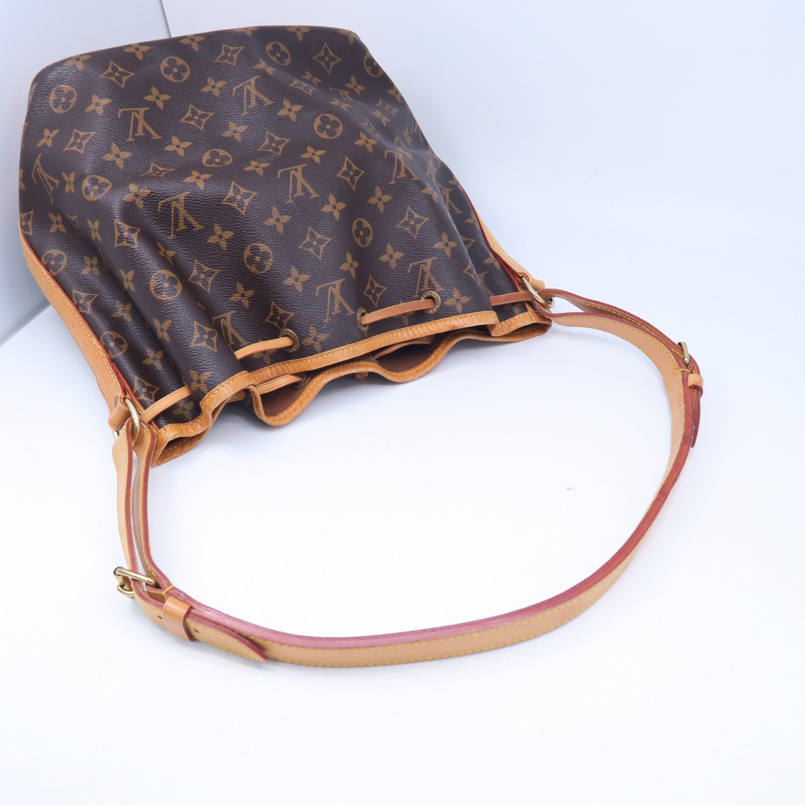 LOUIS VUITTON Monogram Petit Noe金扣肩背袋啡色