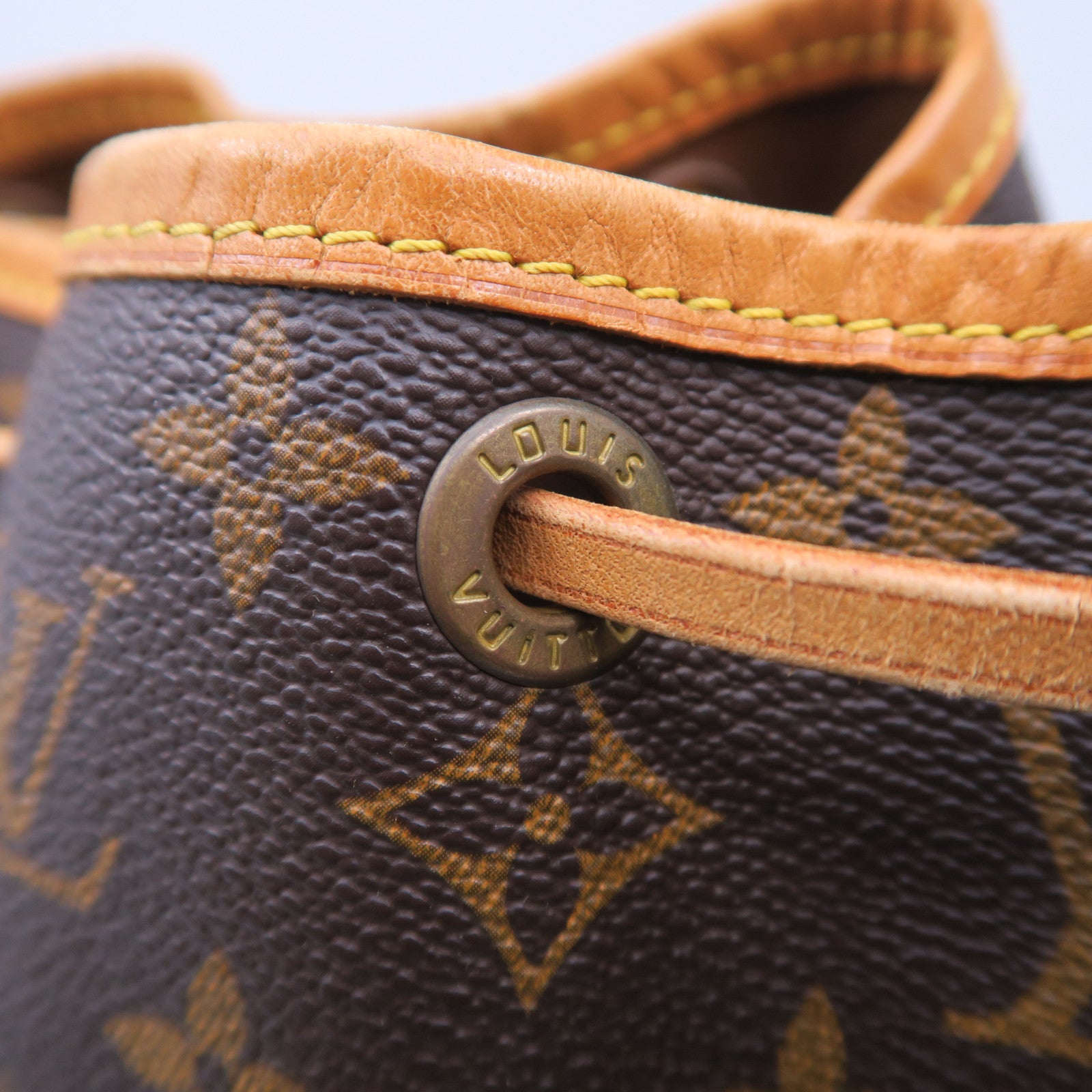 LOUIS VUITTON Monogram Petit Noe金扣肩背袋啡色