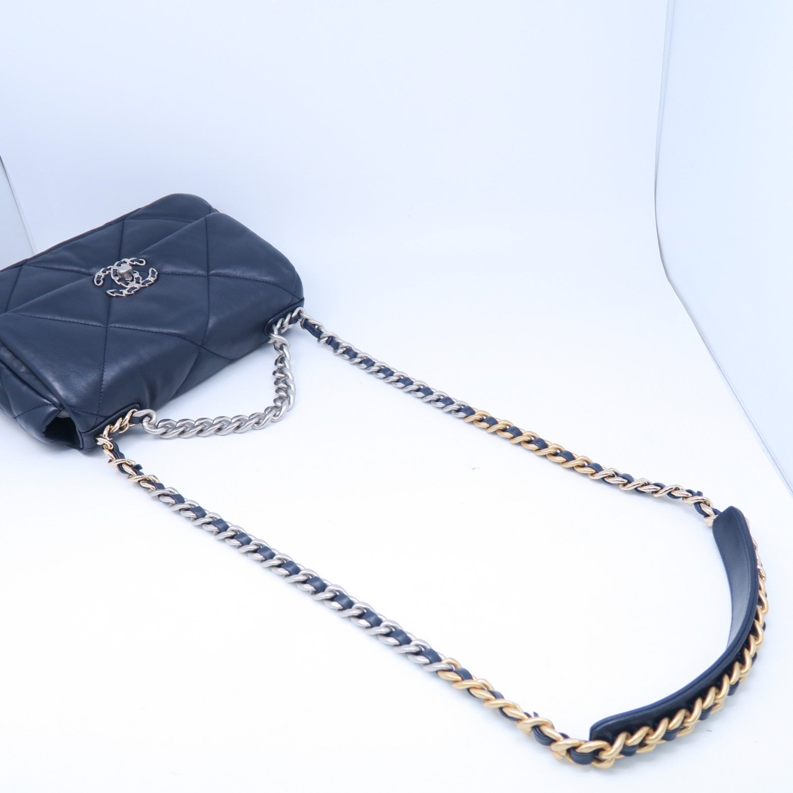 CHANEL 菱格羊皮皮革C19 Small鏈帶肩背袋深藍色