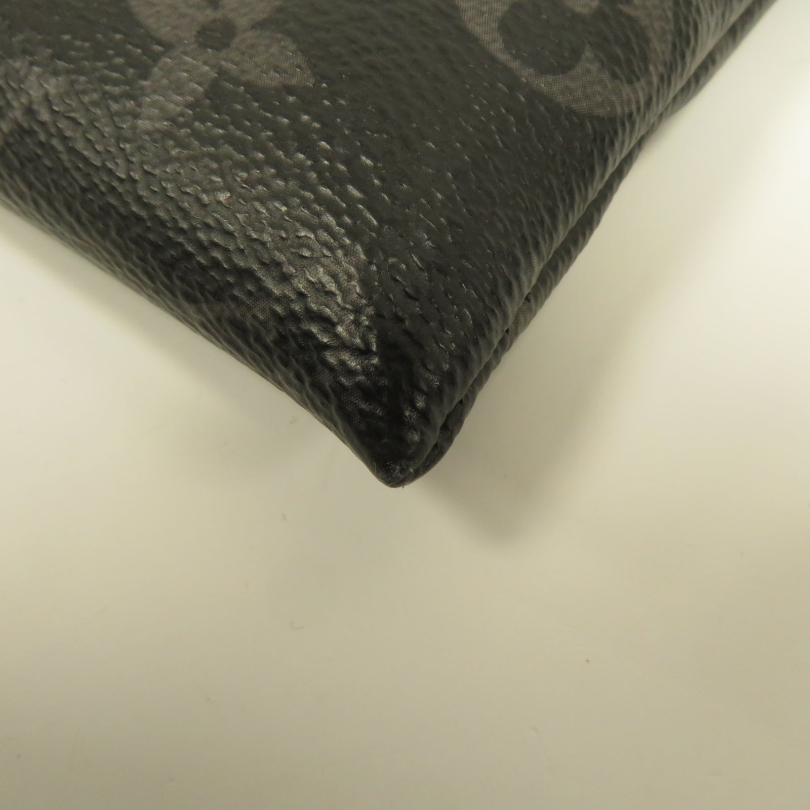 LOUIS VUITTON Monogram Eclipse Discovery Pochette銀扣手拿包黑色