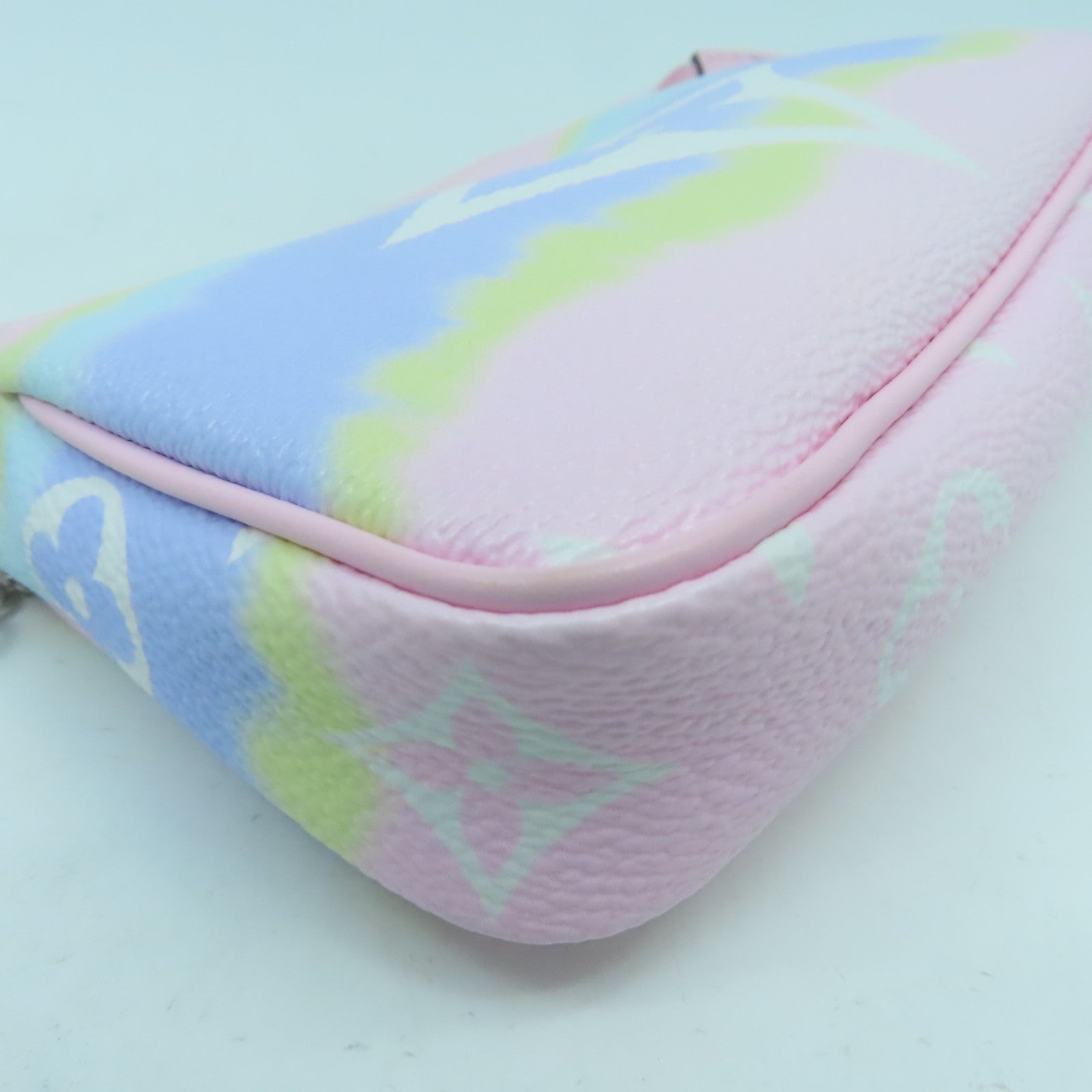 LOUIS VUITTON Monogram Giant Escale Mini Pochette Accessoires銀扣手挽袋/手拿包彩色