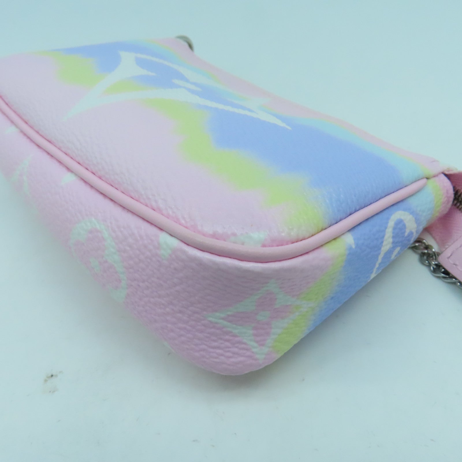 LOUIS VUITTON Monogram Giant Escale Mini Pochette Accessoires銀扣手挽袋/手拿包彩色