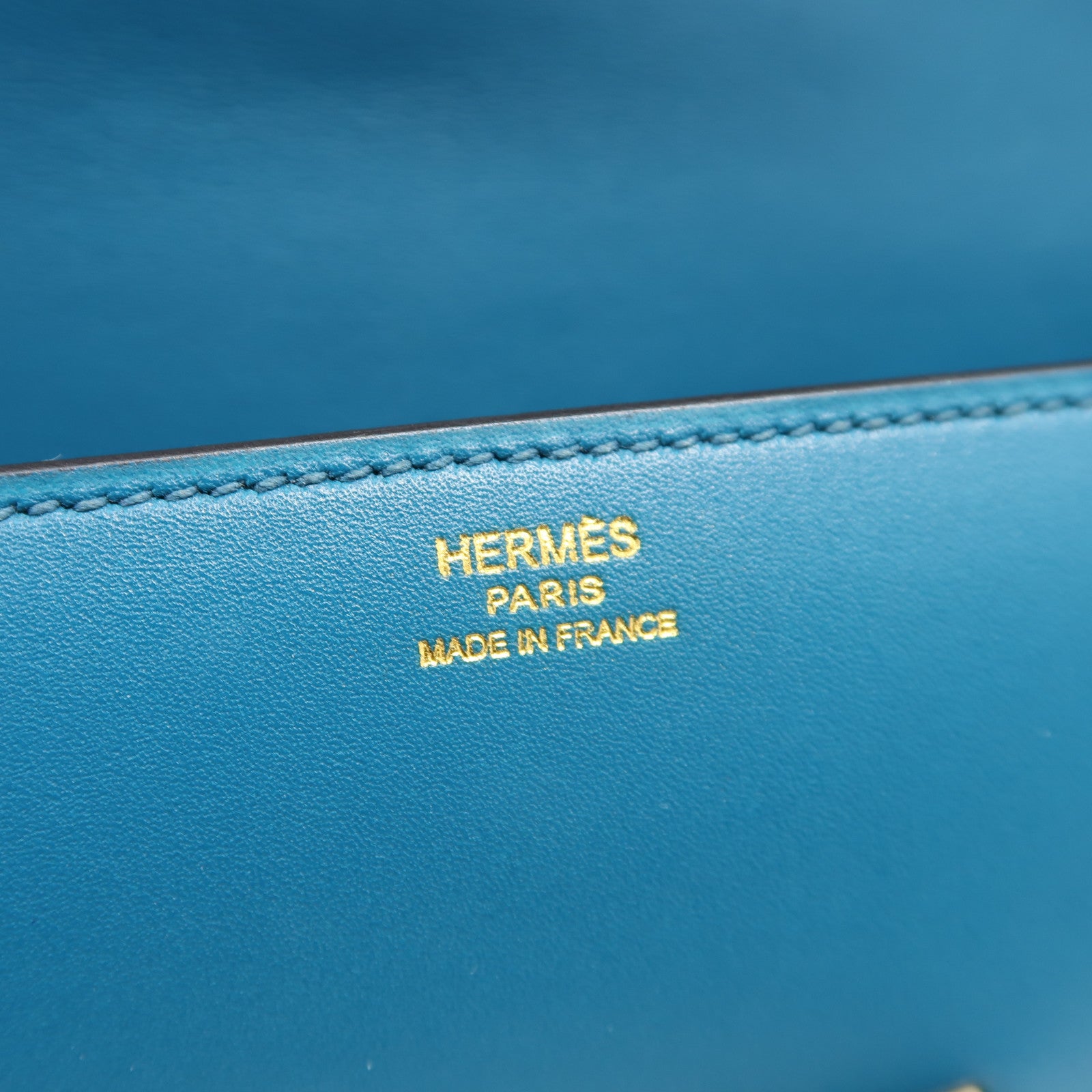 HERMES Tadelakt皮革Egee銀扣手拿包Bleu Izmir伊茲密爾藍色