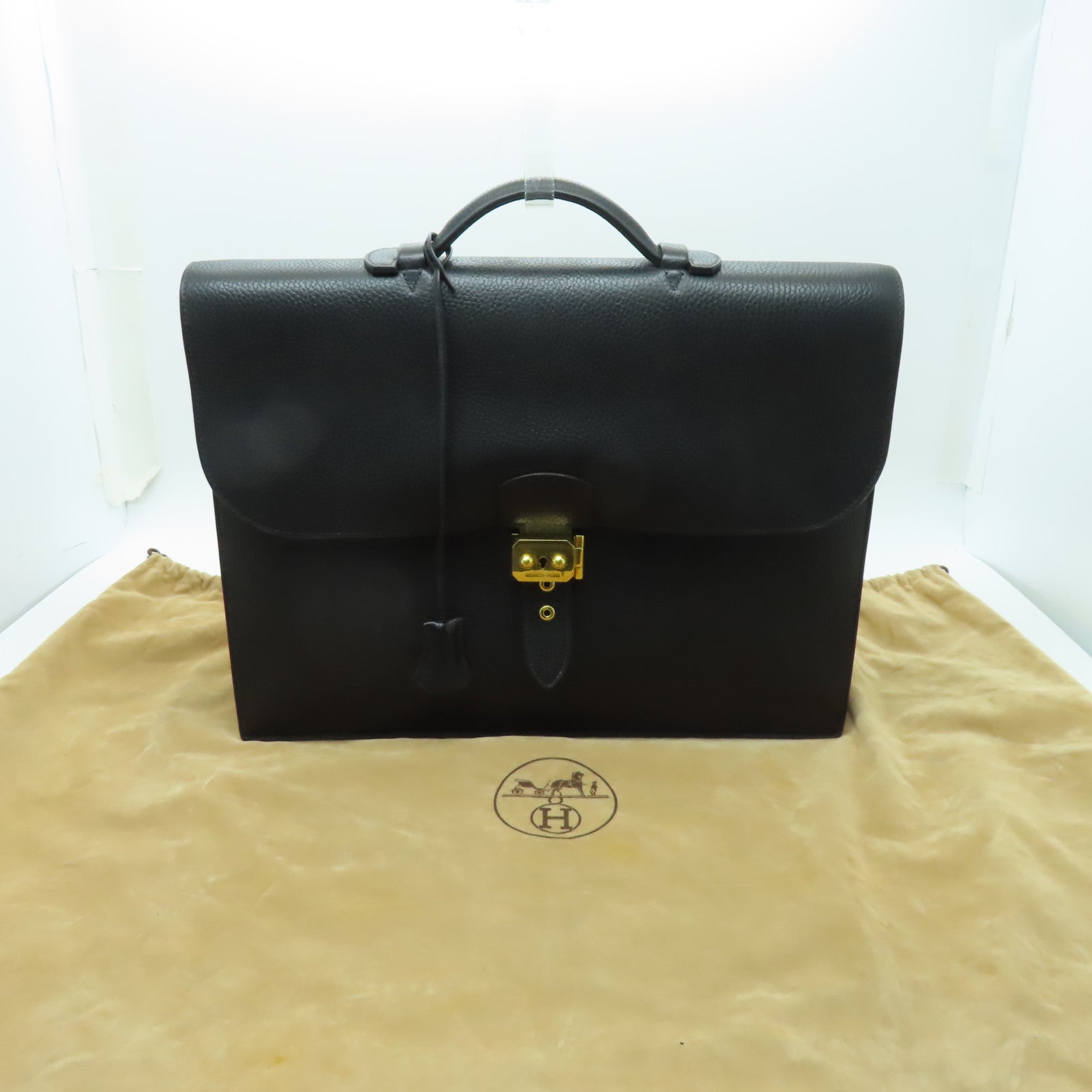 HERMES 牛皮皮革Sac A Depeches金扣手挽袋黑色