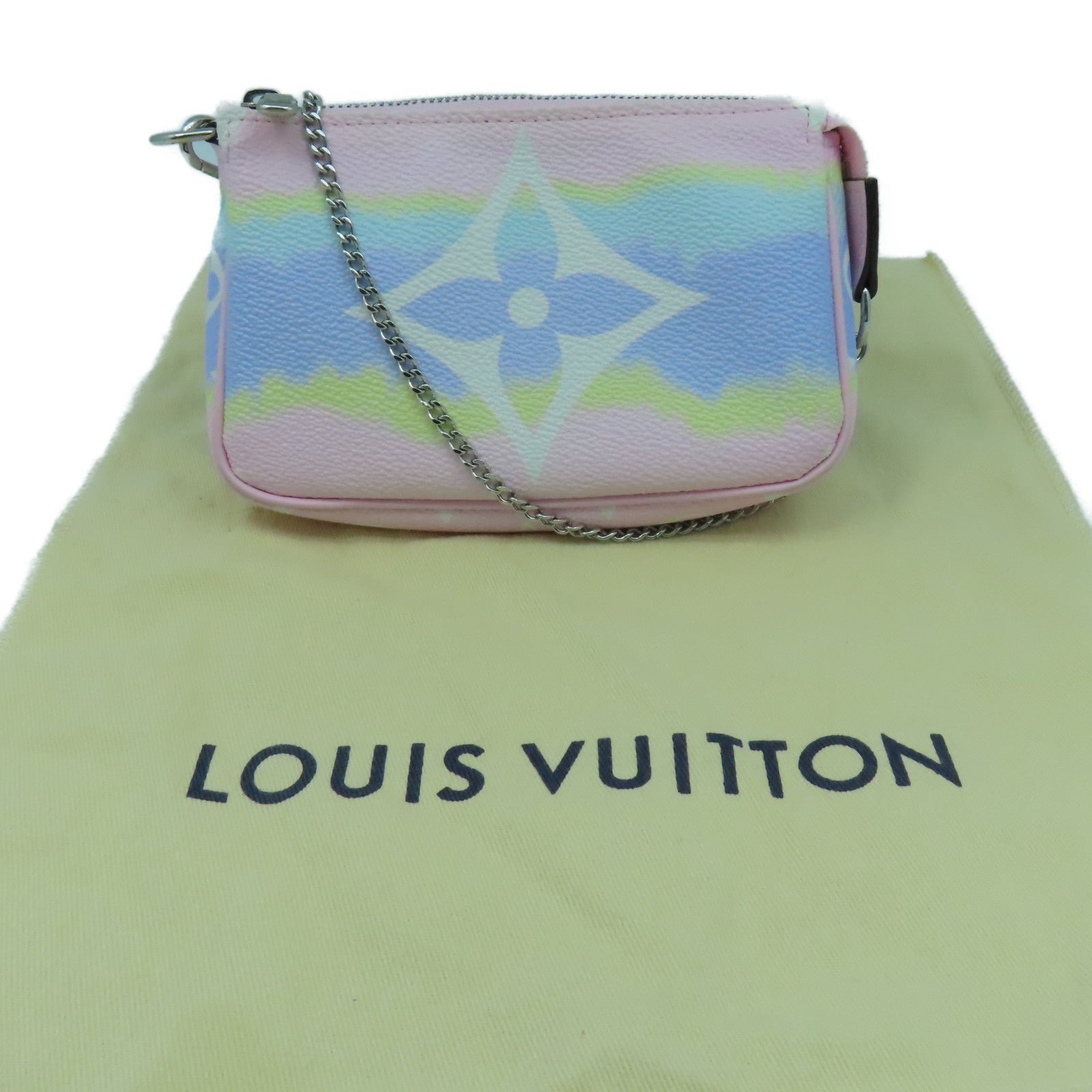 LOUIS VUITTON Monogram Giant Escale Mini Pochette Accessoires銀扣手挽袋/手拿包–  Brand Off Hong Kong Online Store