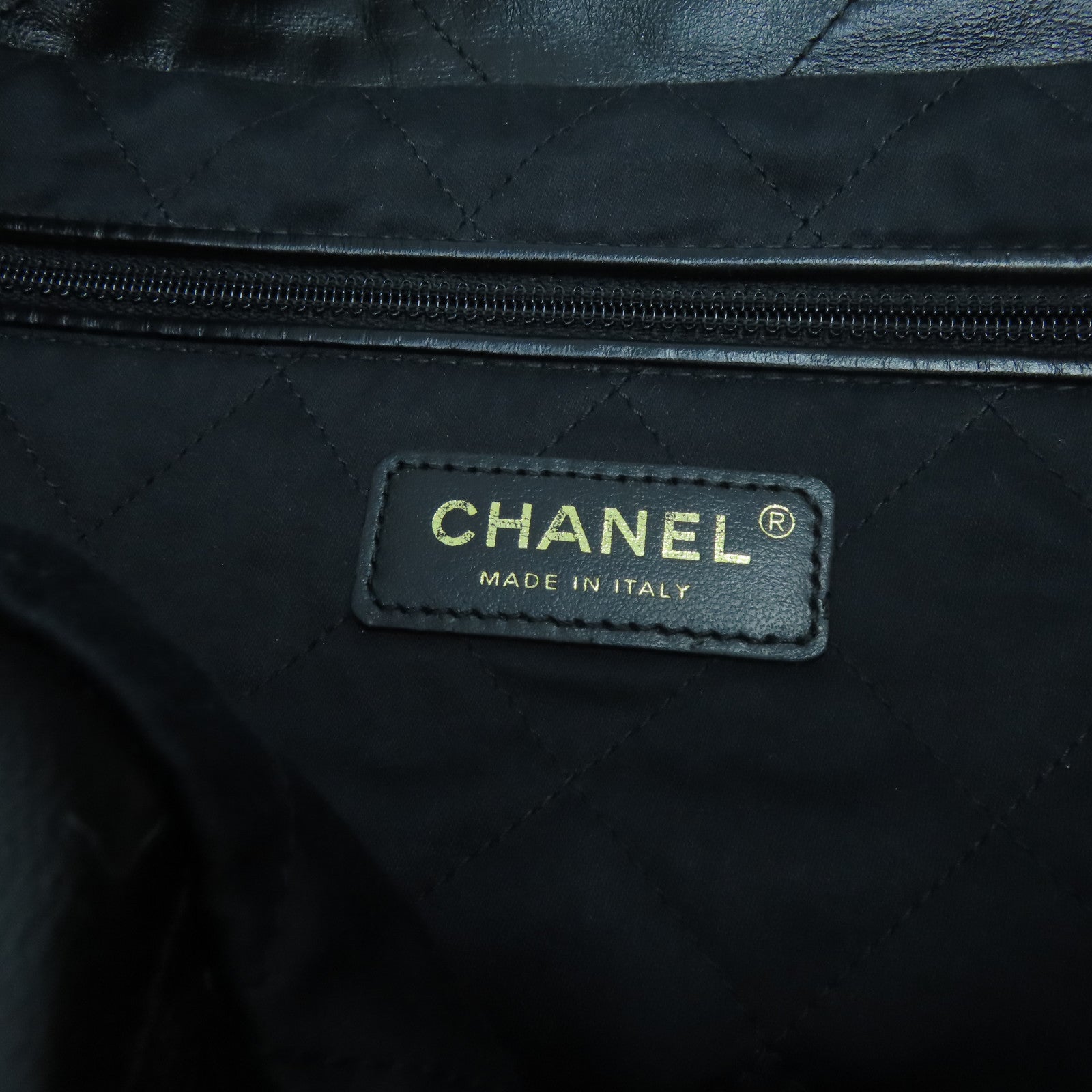 CHANEL 菱格牛皮皮革Chanel 22 Small金扣鏈帶肩背袋黑色