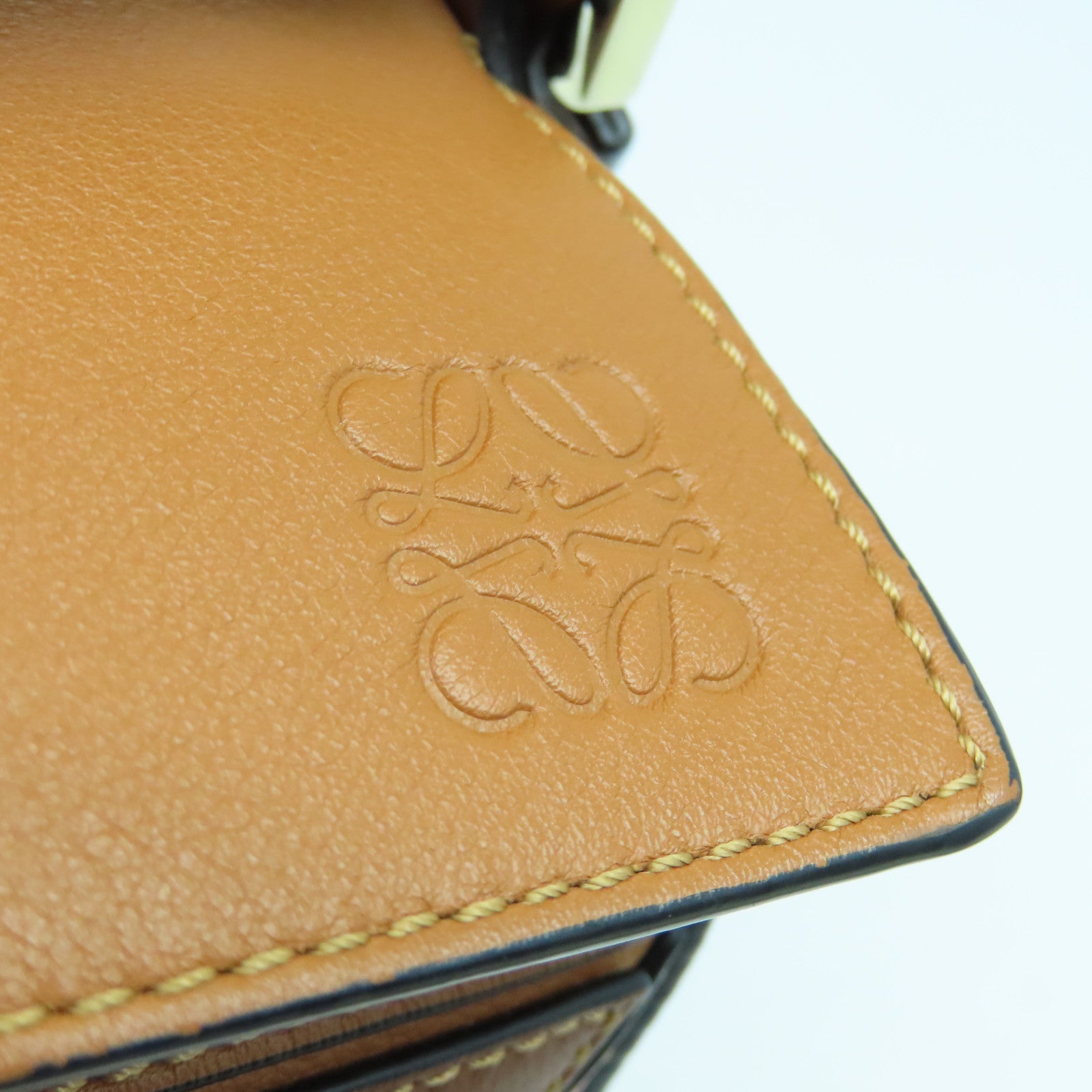 LOEWE 牛皮皮革Puzzle Small金扣手挽肩背兩用袋啡色粉紅色