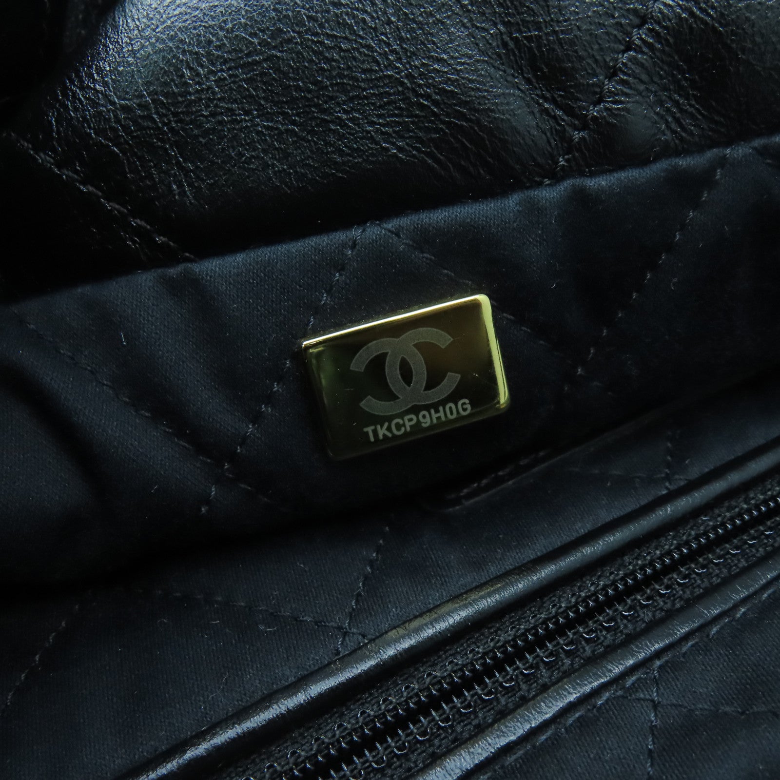 CHANEL 菱格牛皮皮革Chanel 22 Small金扣鏈帶肩背袋黑色