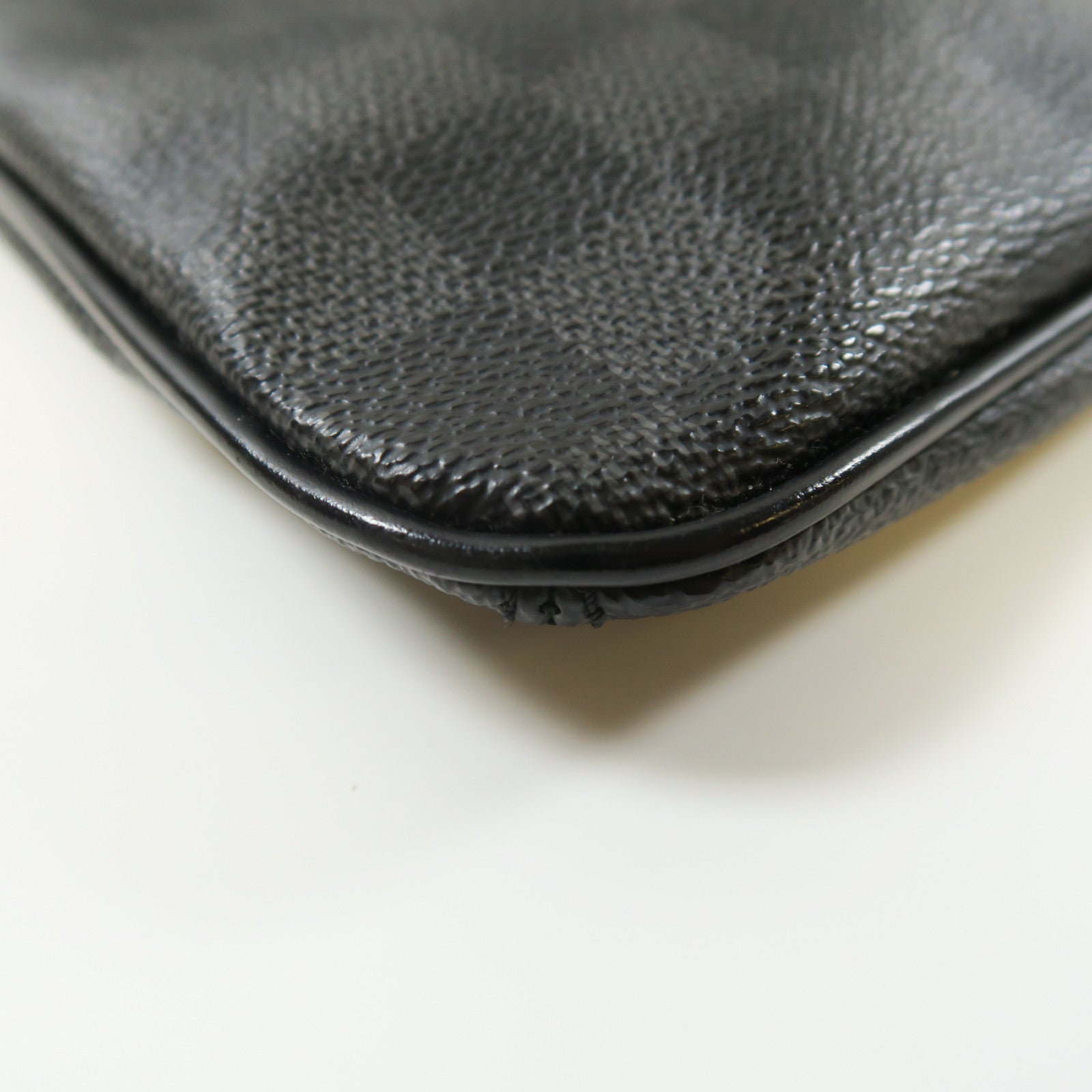 LOUIS VUITTON Damier Graphite Thomas銀扣肩背袋黑色