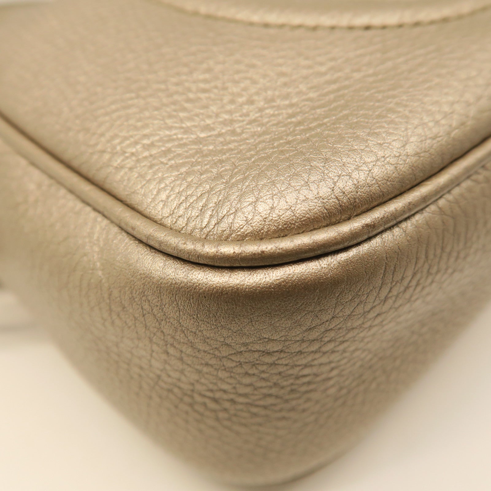 GUCCI 牛皮皮革Shoulder Bag金扣肩背袋金色